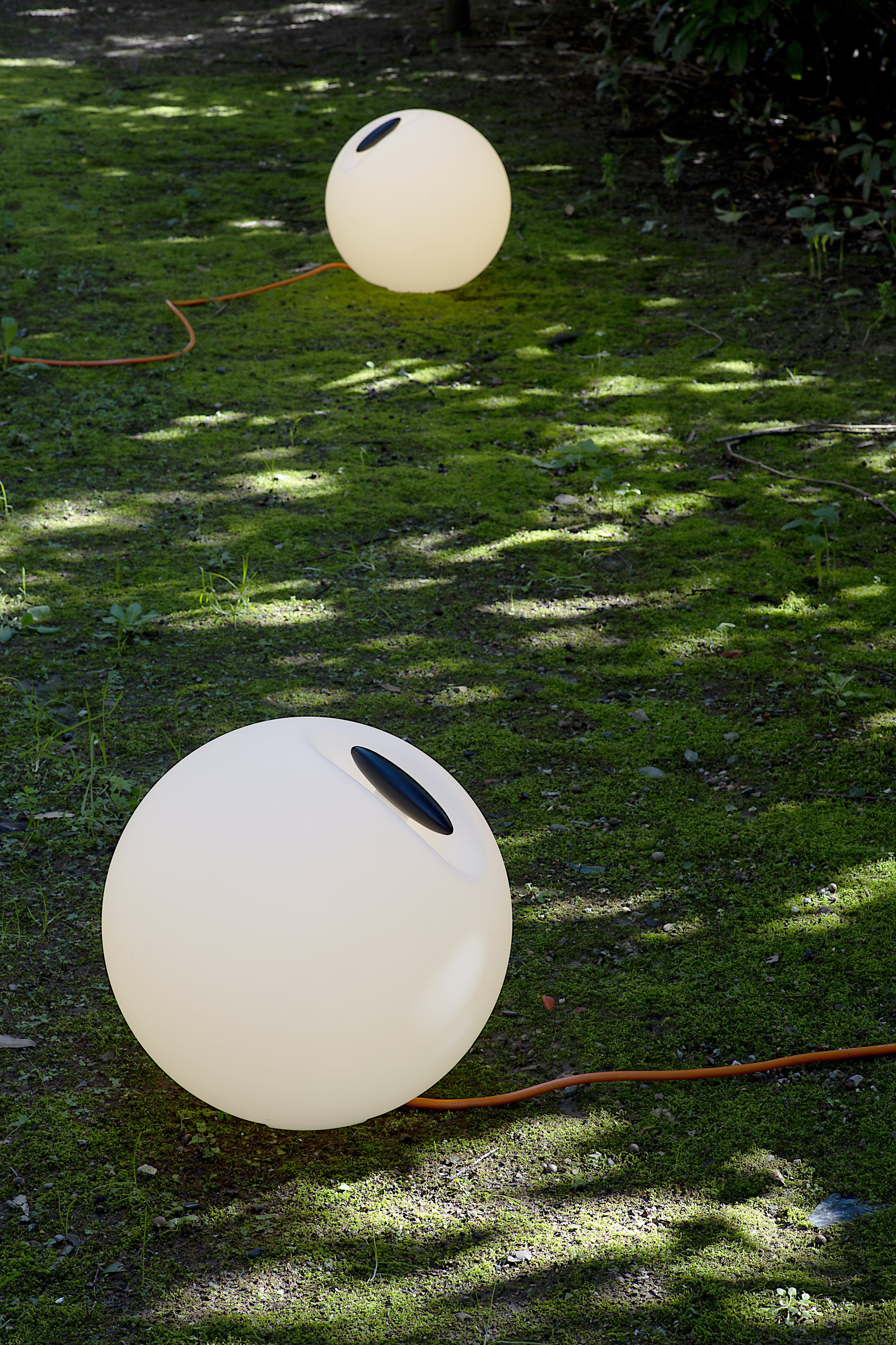 Biela vonkajšia podlahová lampa BOWL