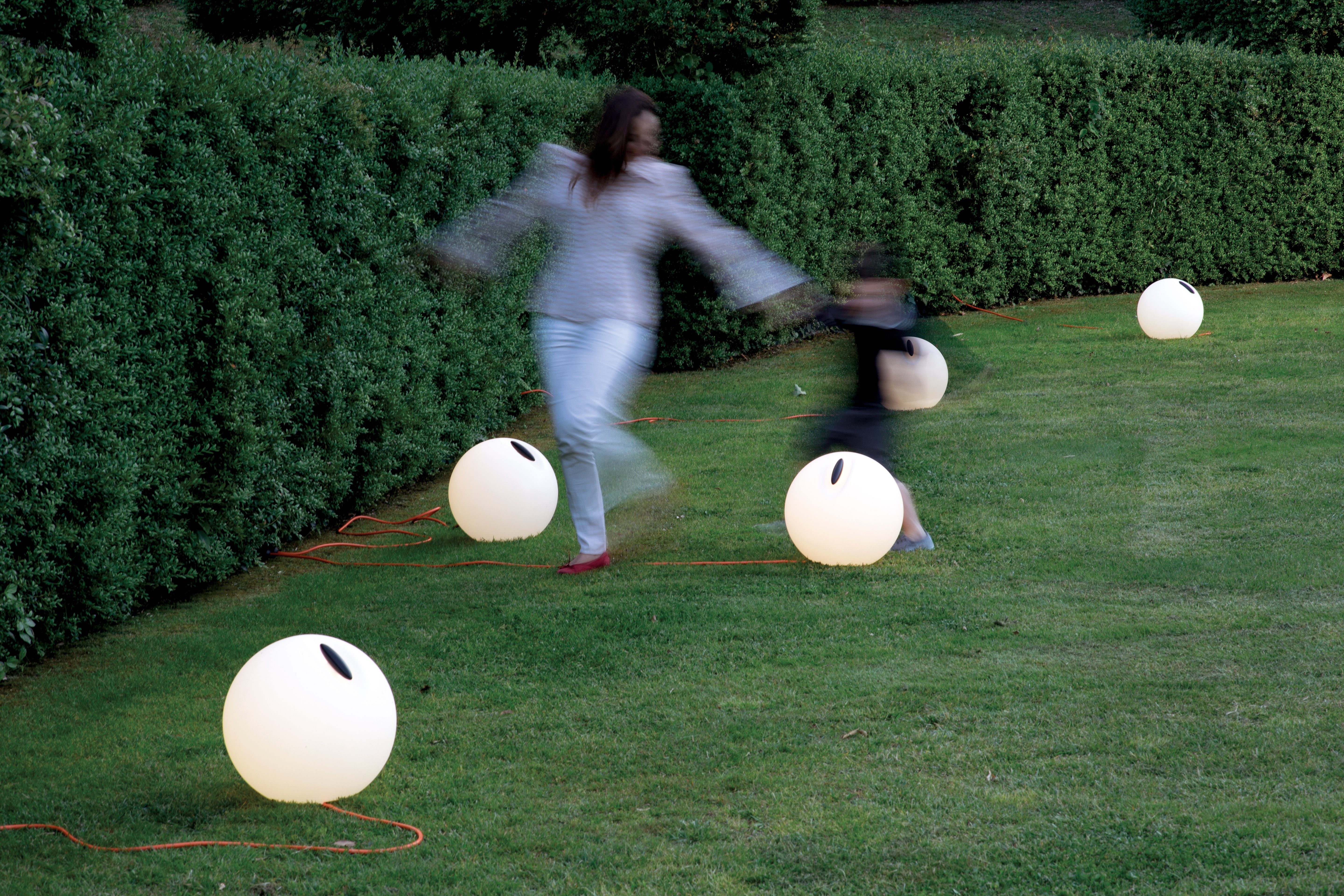 Biela vonkajšia podlahová lampa BOWL