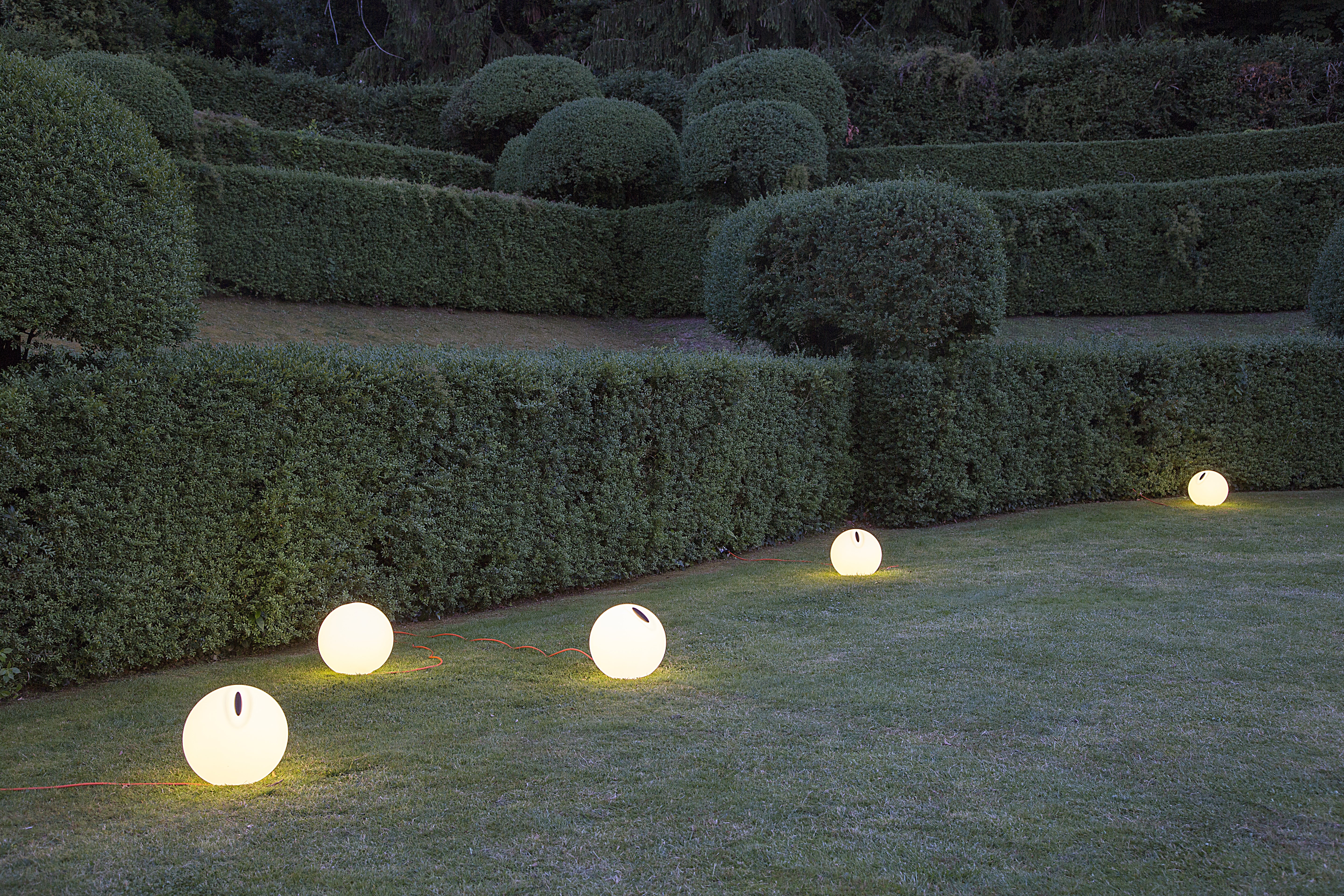 Biela vonkajšia podlahová lampa BOWL