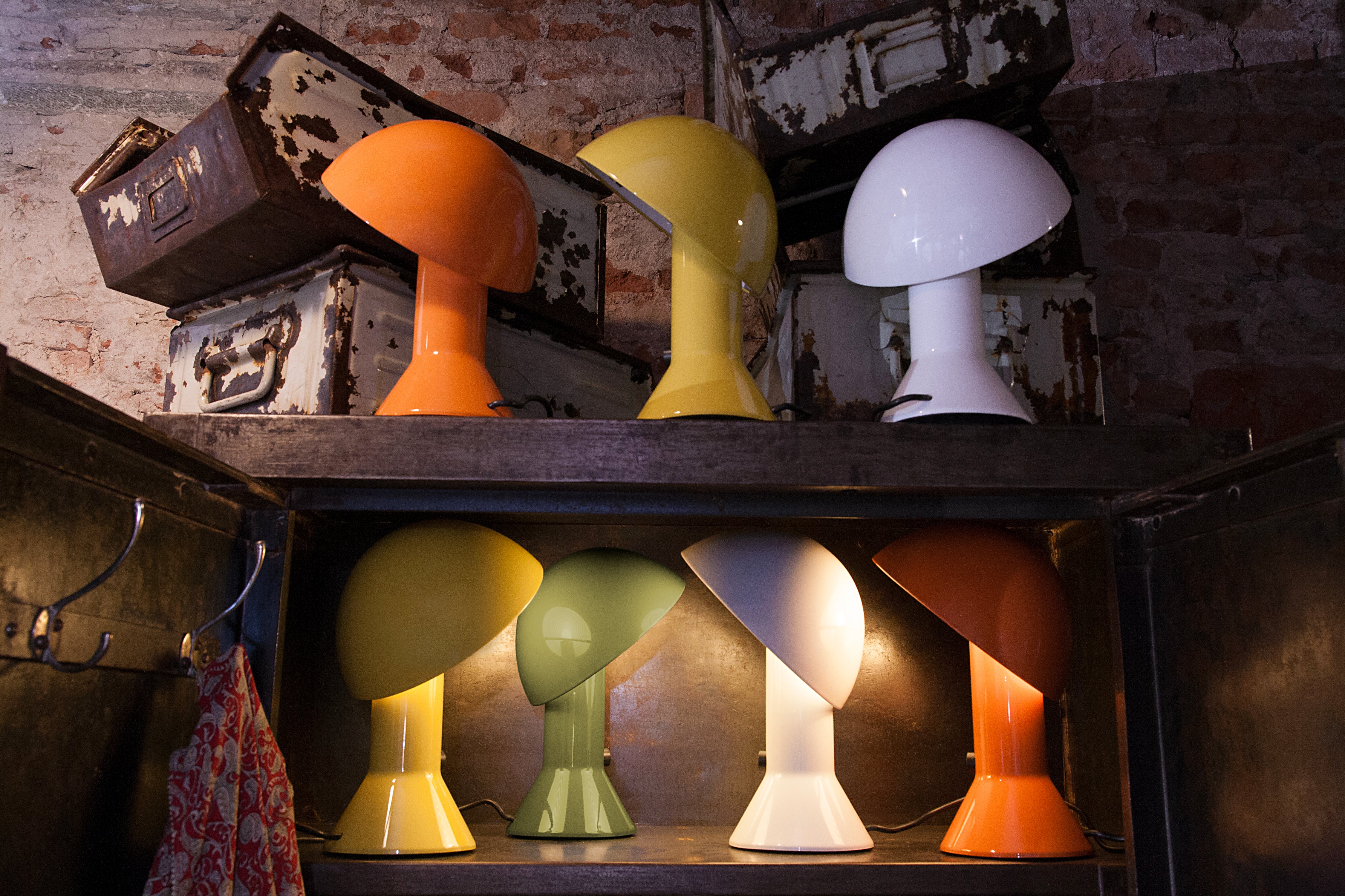 ELMETTO Table Lamp in Glossy Green