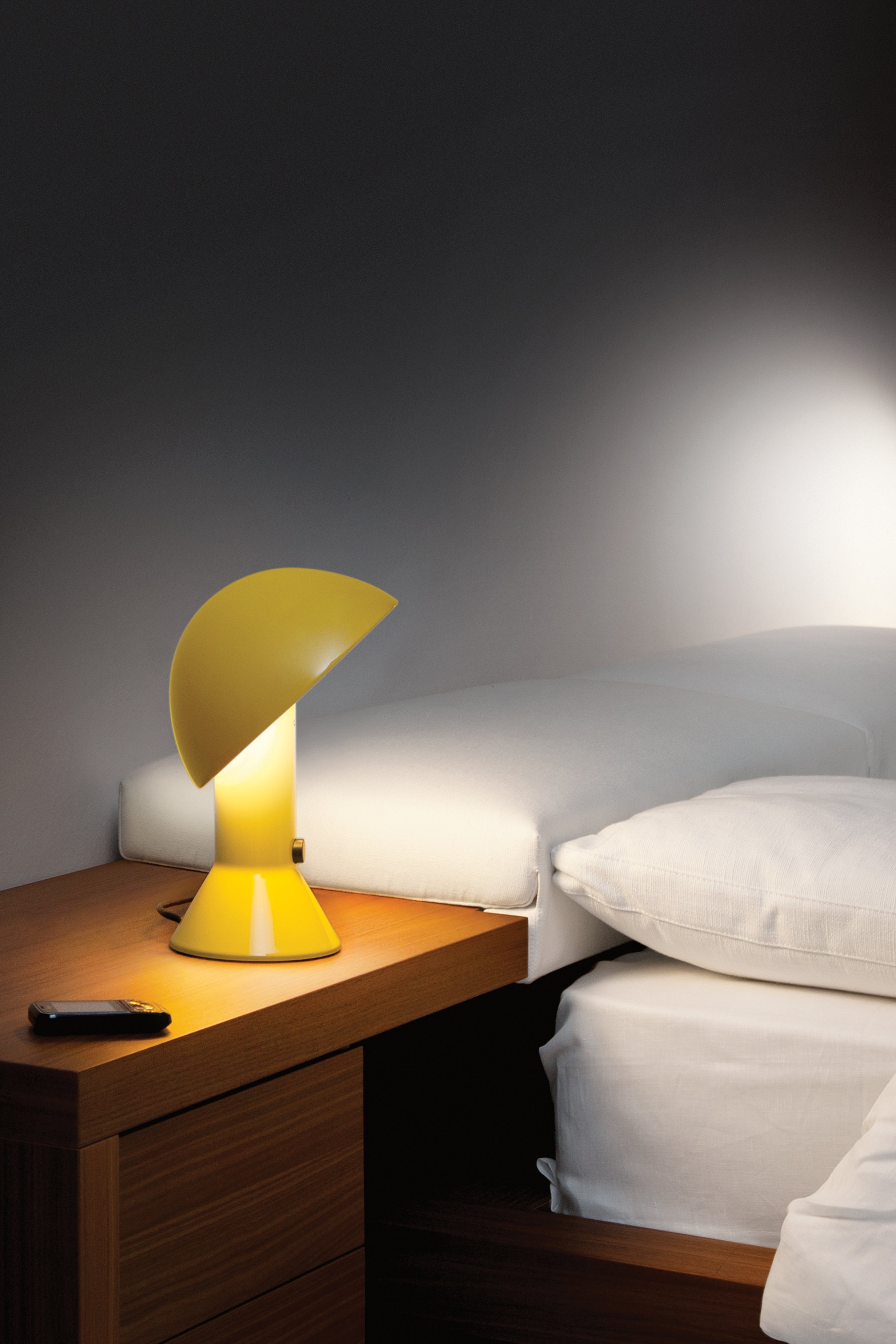 ELMETTO Table Lamp in Glossy Green