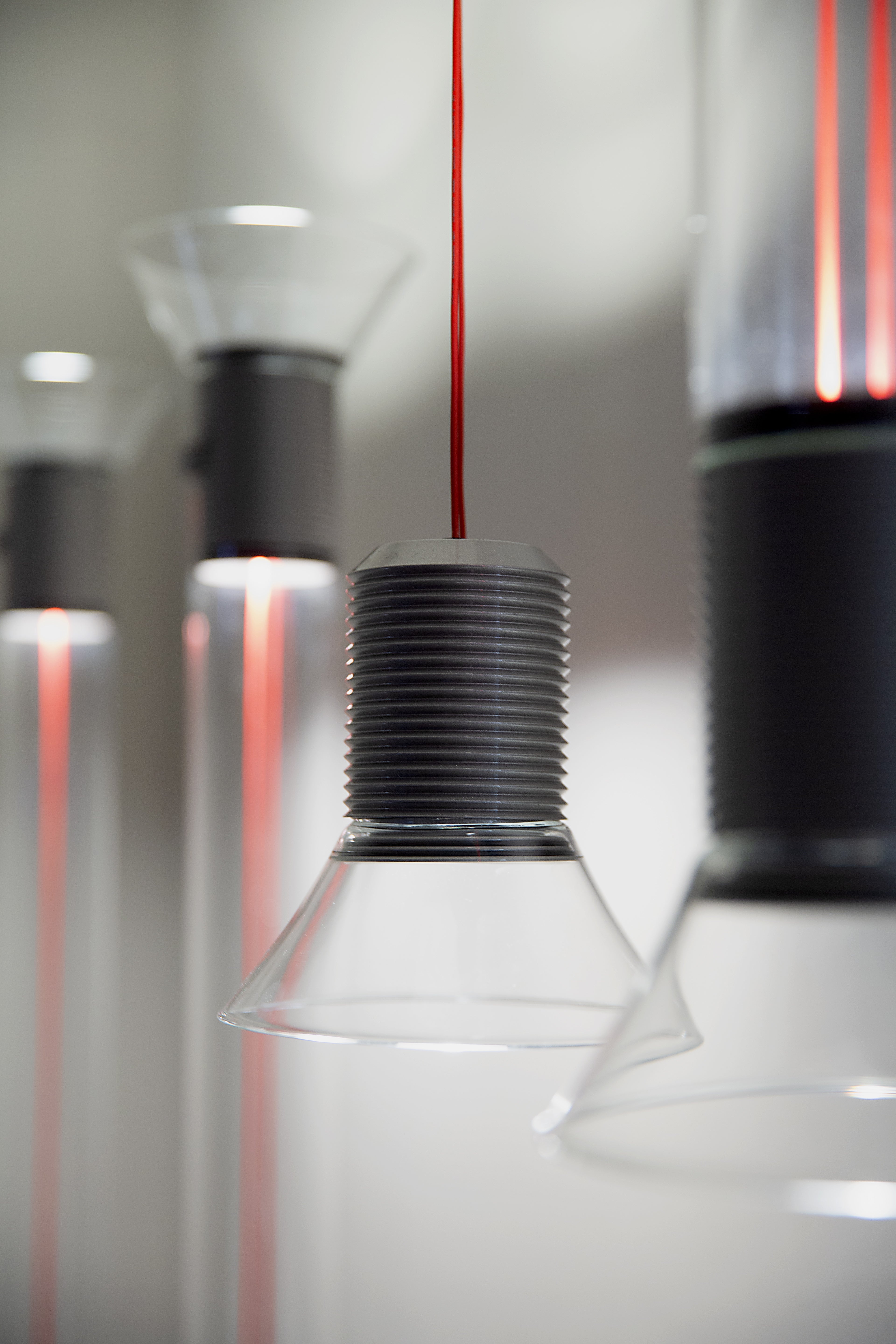 Lampa visí DIA transparentná s matnými šedými prvkami