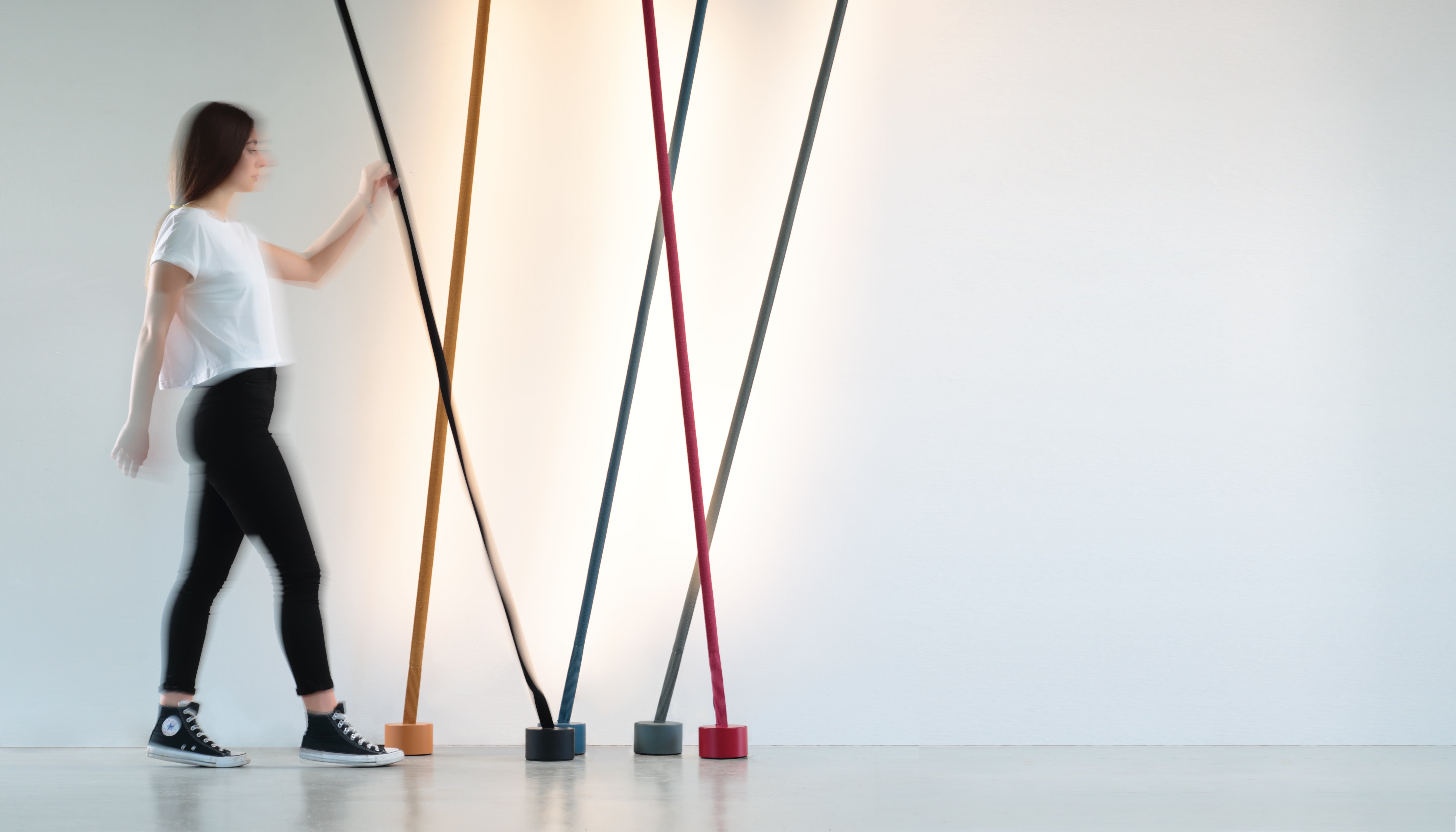 Podlahová lampa ELASTICA modrá
