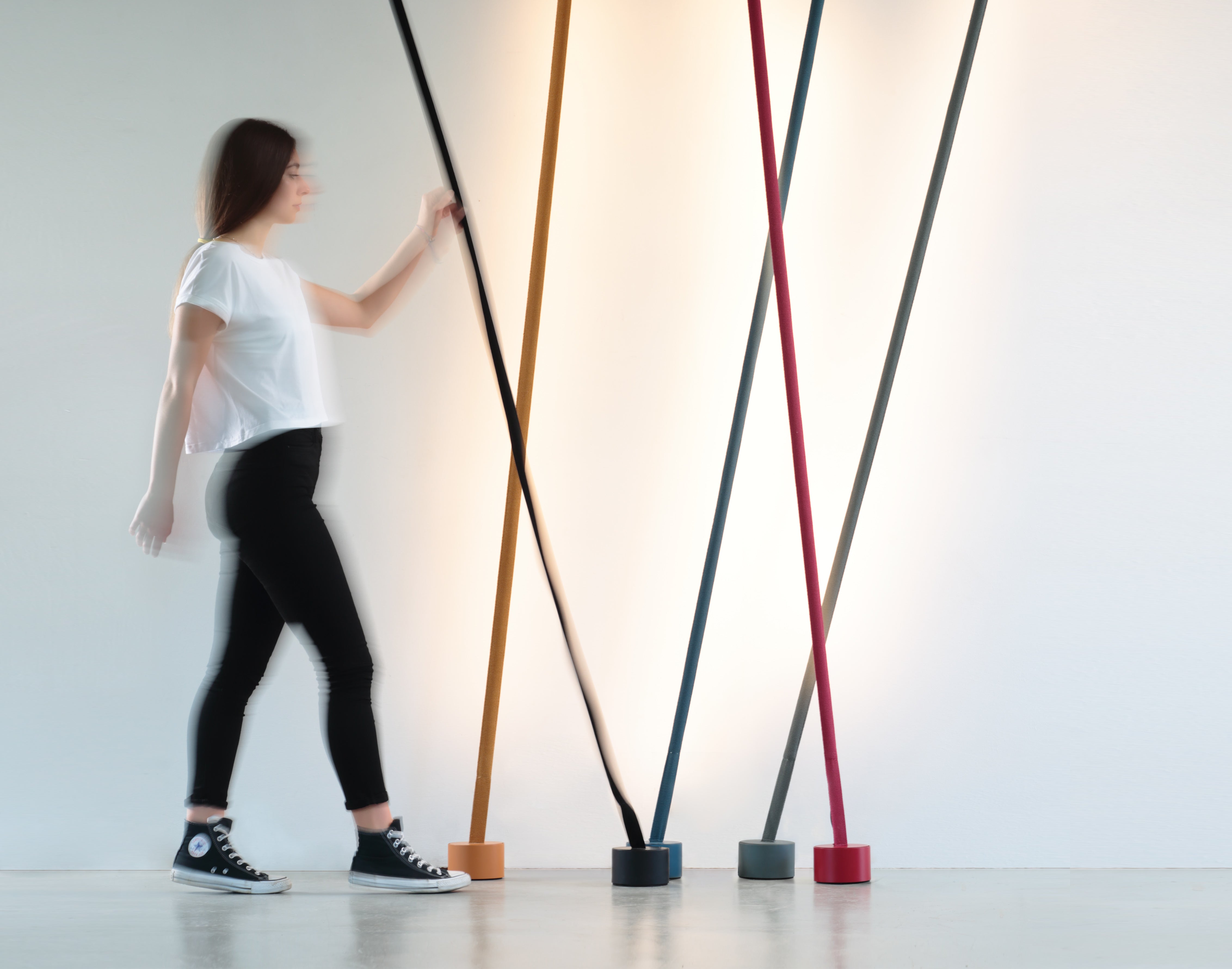 Podlahová lampa ELASTICA modrá