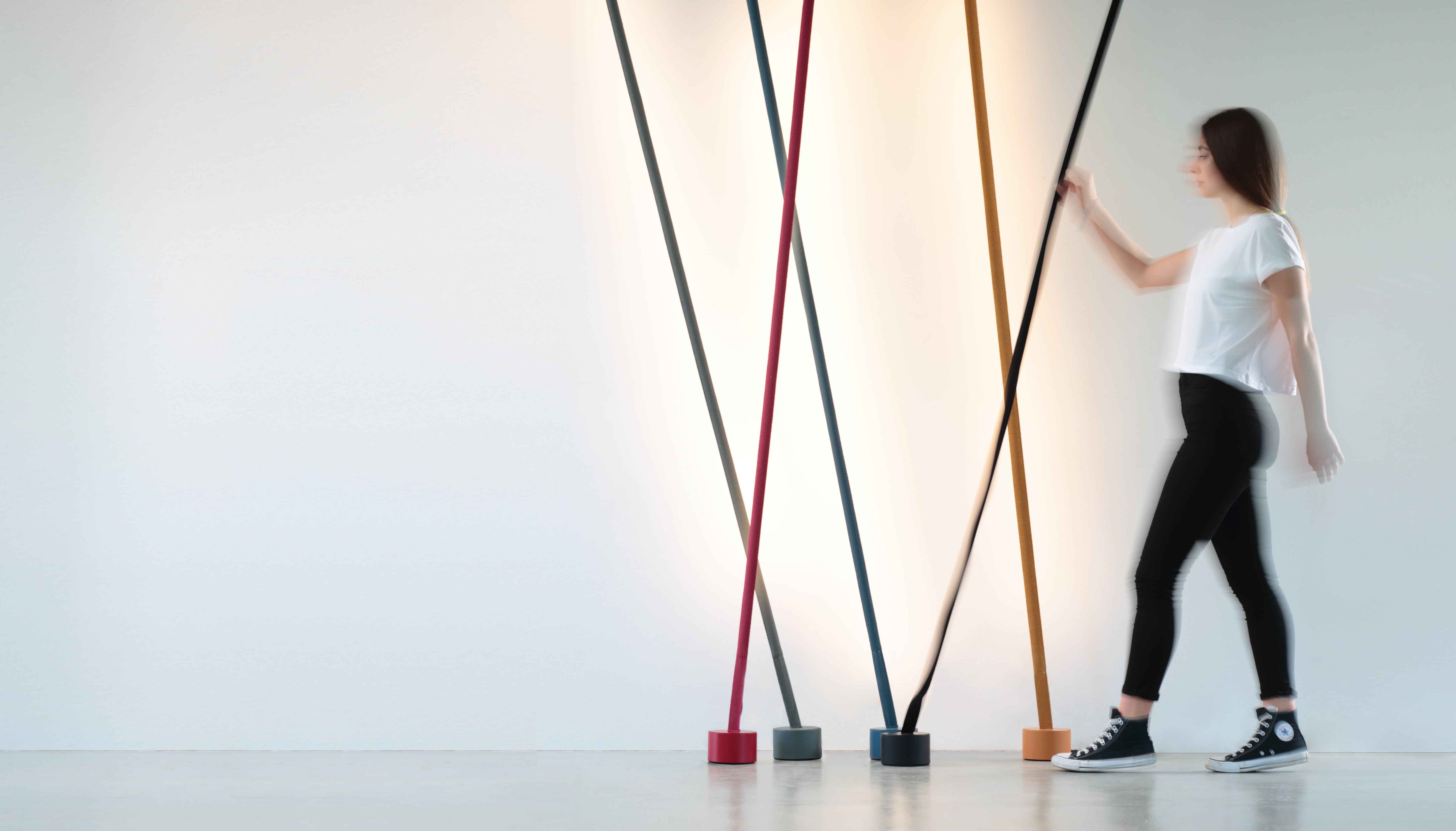 Podlahová lampa ELASTICA modrá