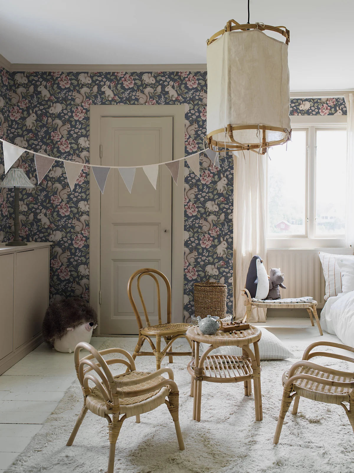 Detská tapeta s rastlinným a zvieracím motívom MAGIC FOREST modrá