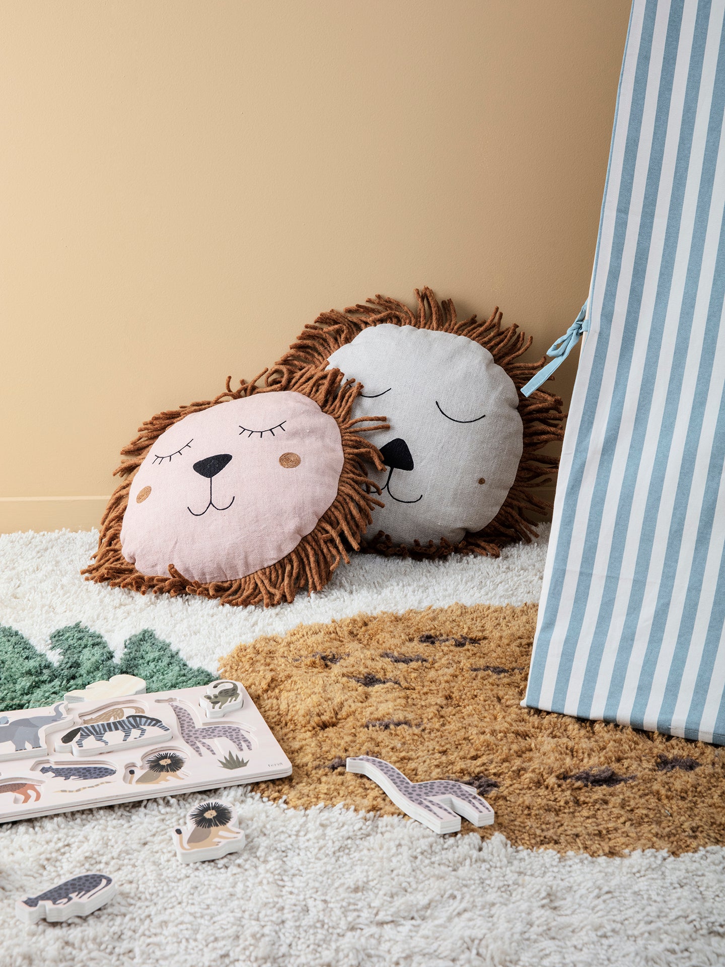 SAFARI LION decorative pillow beige