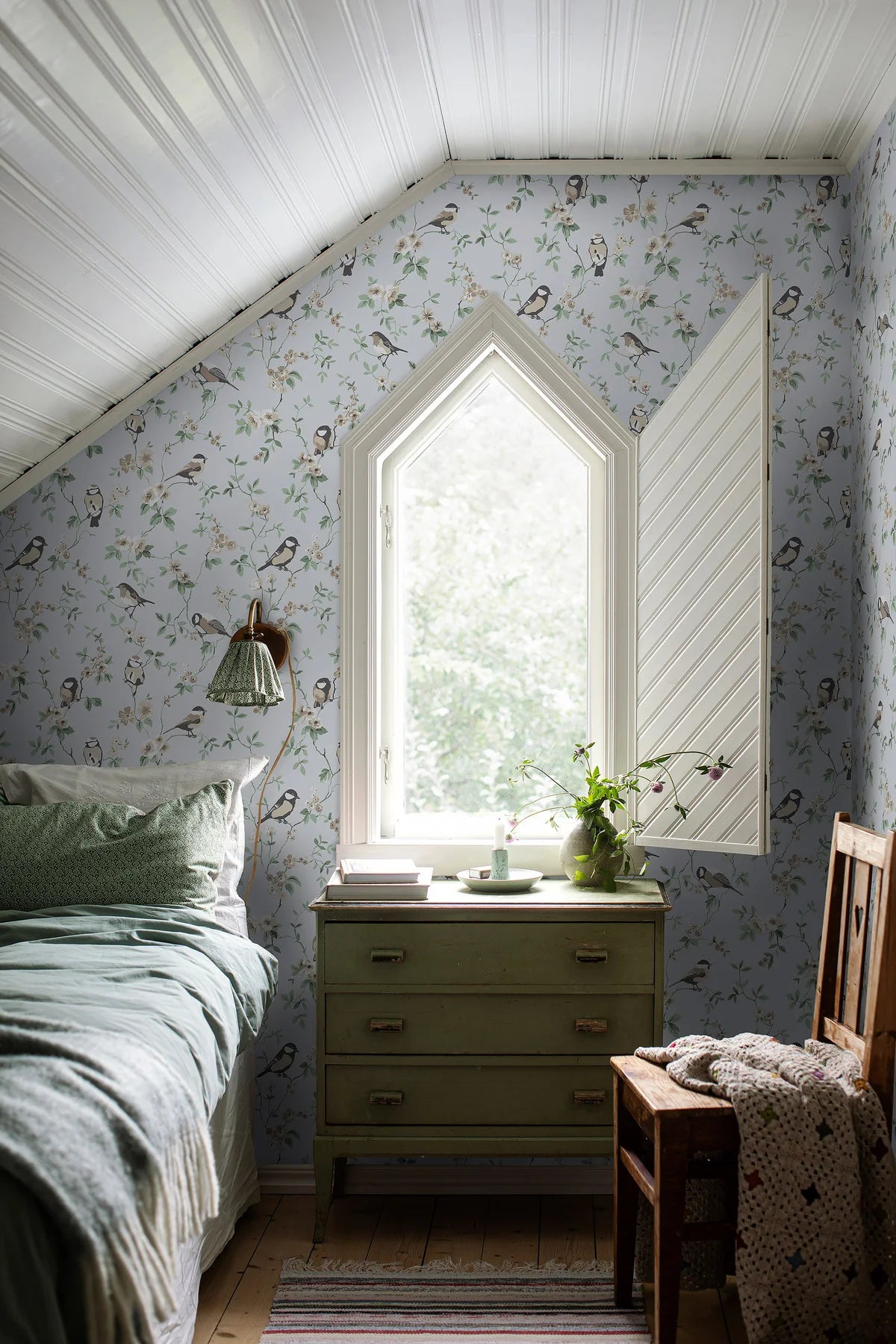 Wallpaper with animal motif of birds FALSTERBO BIRDS blue with green