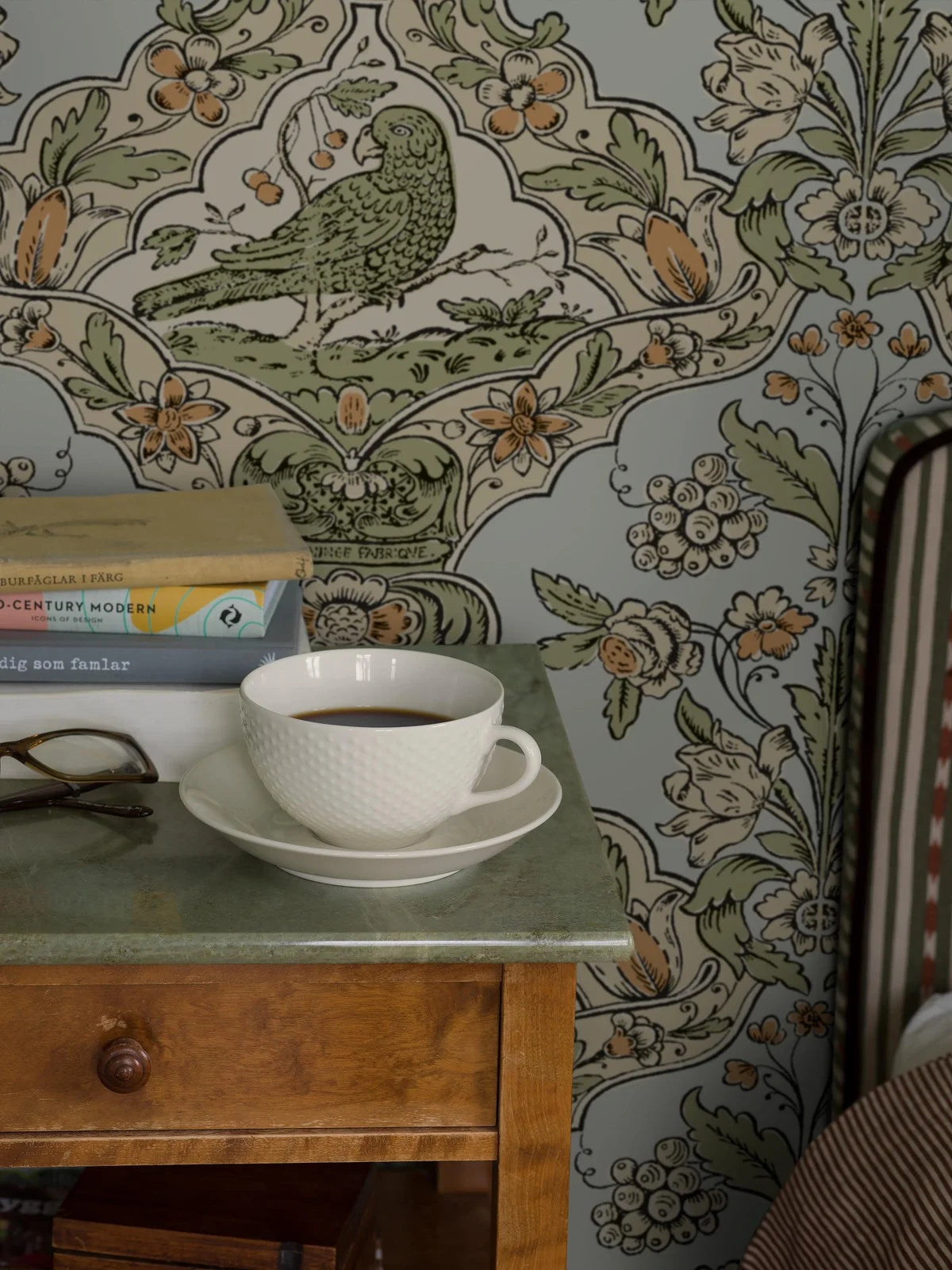 Papierová flizelínová tapeta s rastlinným vzorom SKENNINGE modrá so zelenou