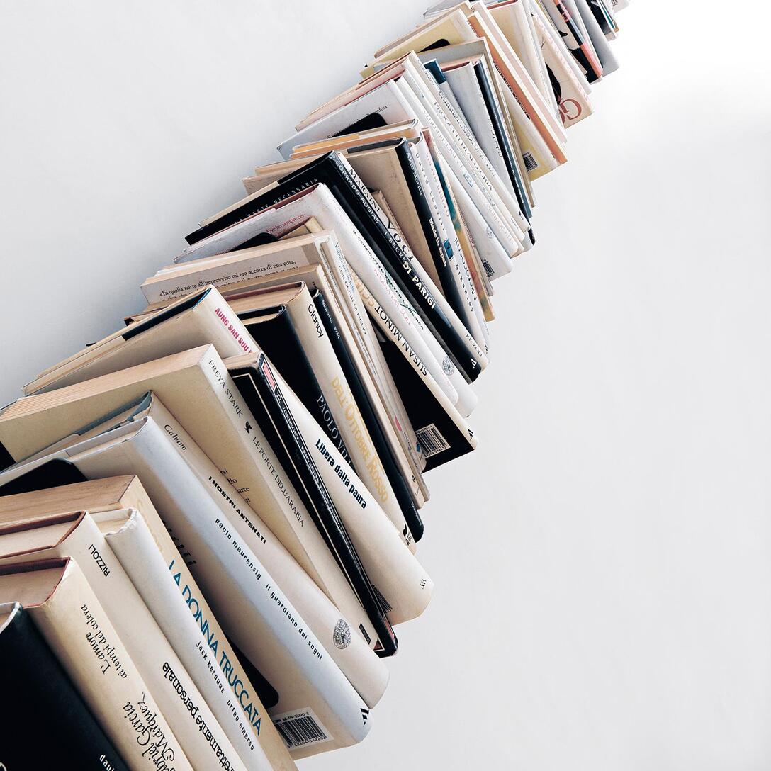 Biely nástenný regál PTOLOMEO