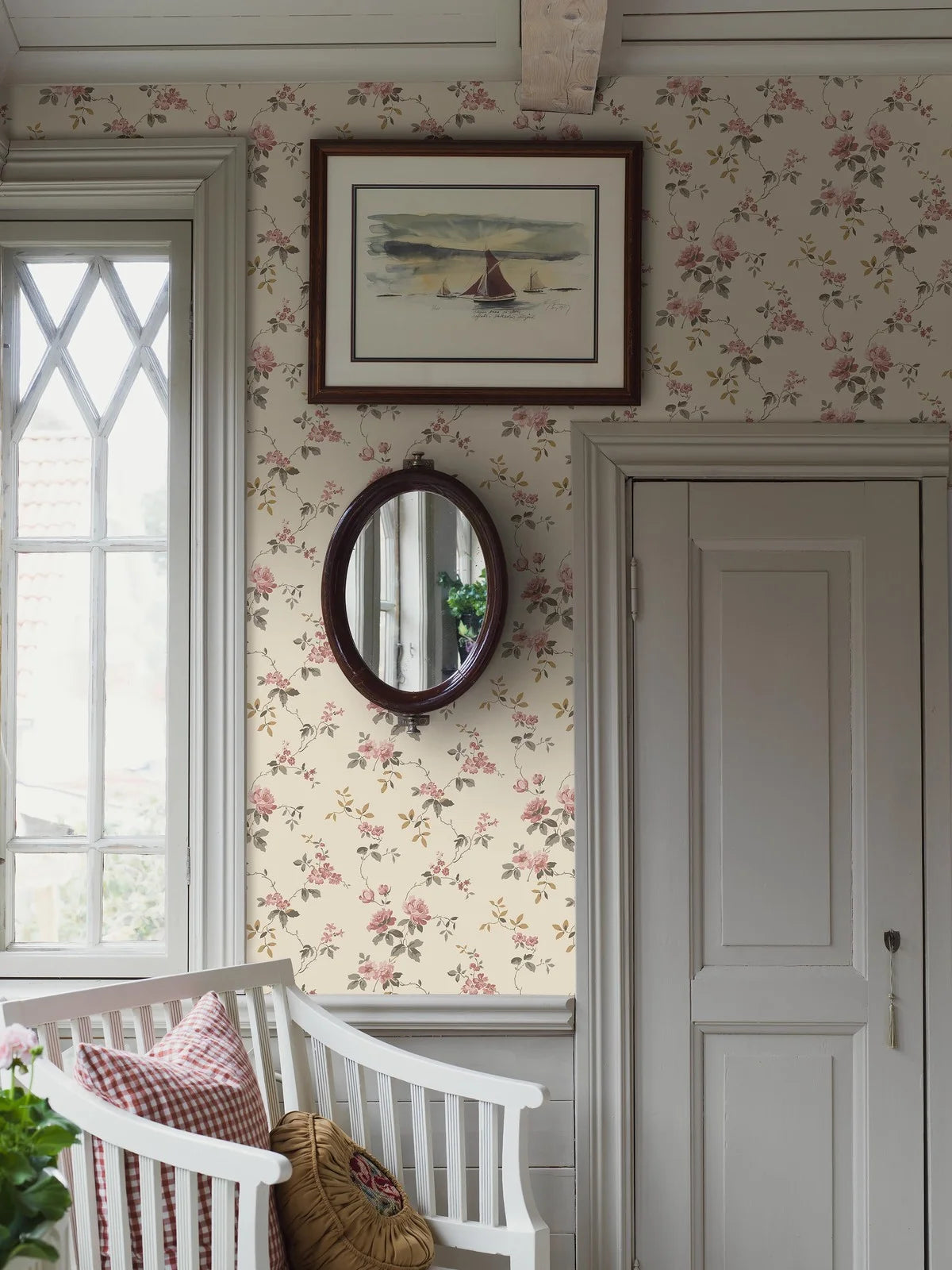 Papierová flizelínová tapeta s rastlinným vzorom VÄRMDÖ béžová s ružovou