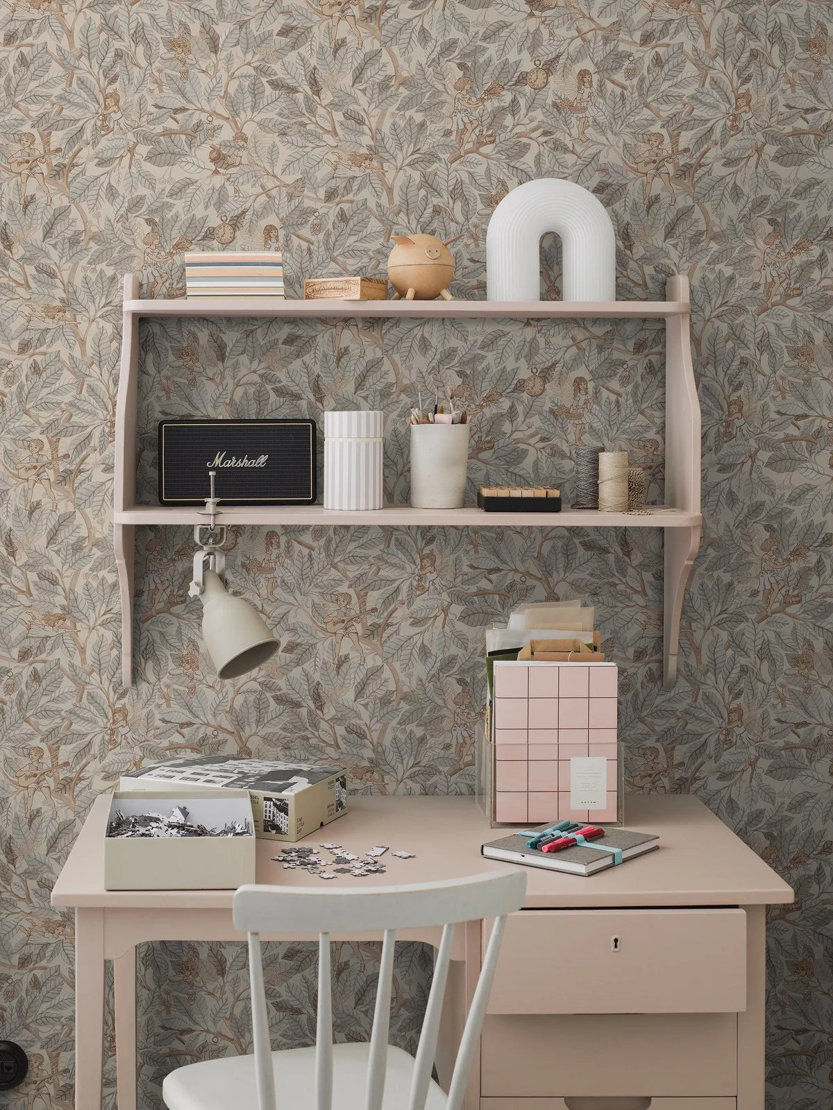 Detská tapeta s rozprávkovým motívom víl FAIRIES béžová