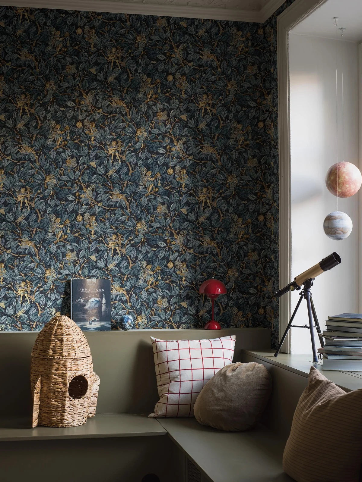 Detská tapeta s rozprávkovým motívom víl FAIRIES tmavomodrá