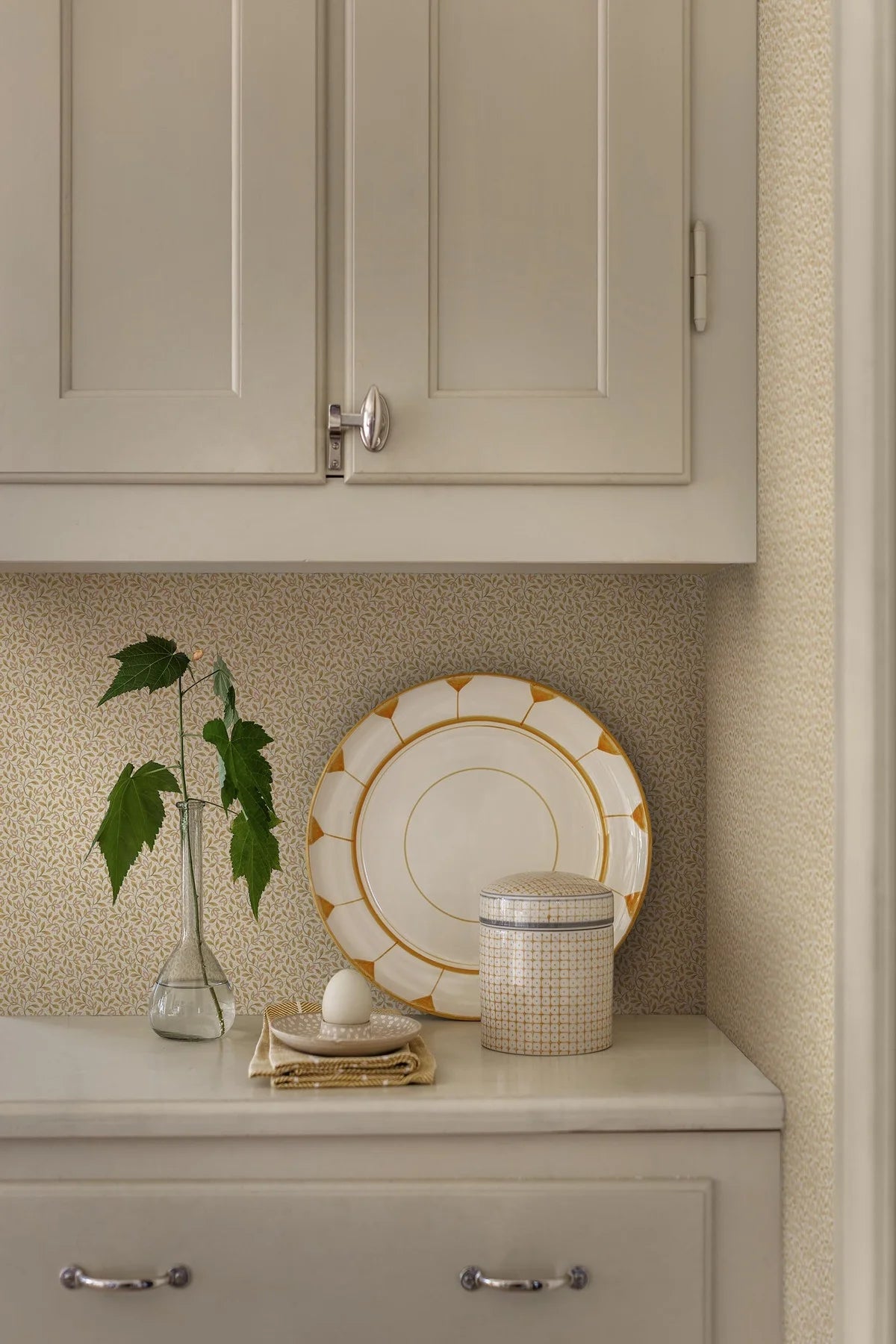 IDA Yellow and White Floral Pattern Wallpaper