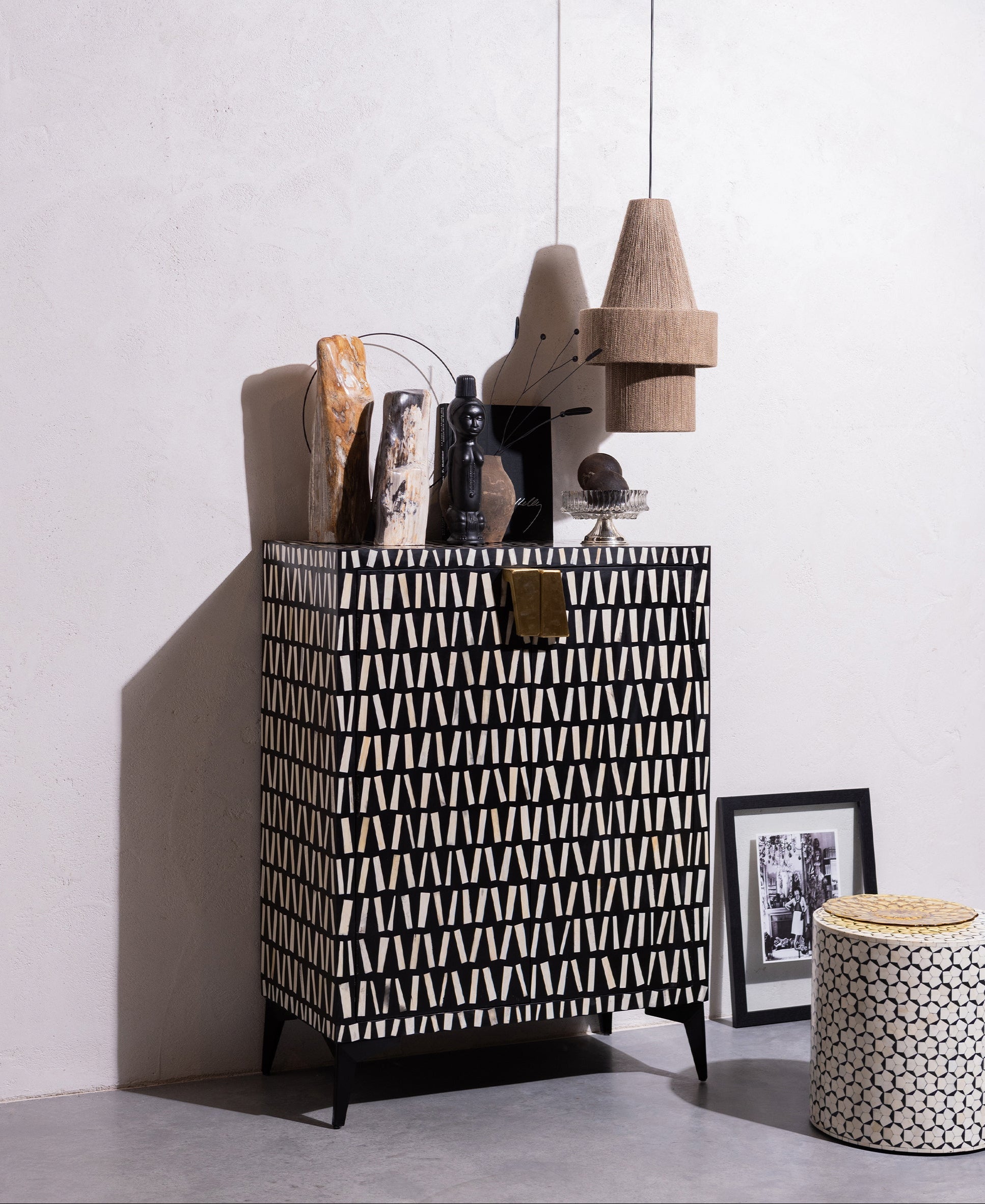 Komoda MENNE čierna s bielou