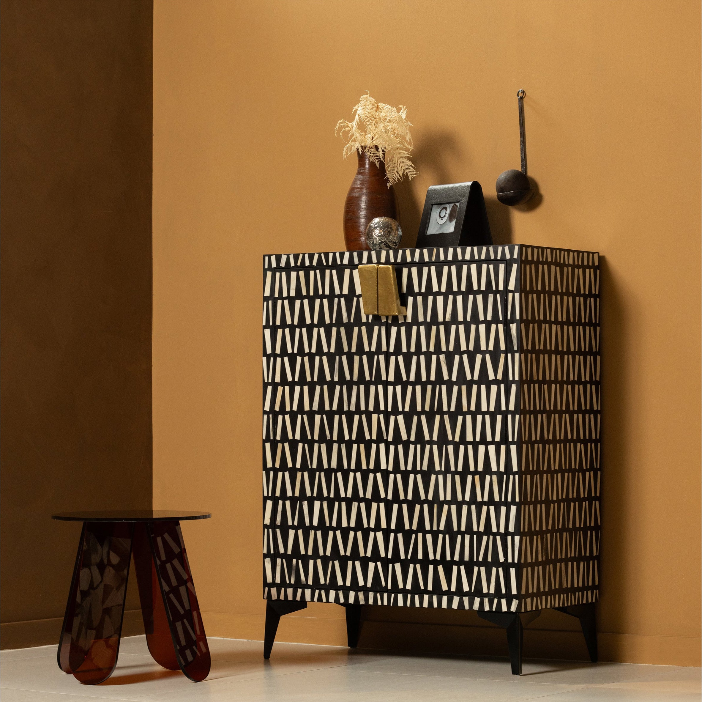 Komoda MENNE čierna s bielou