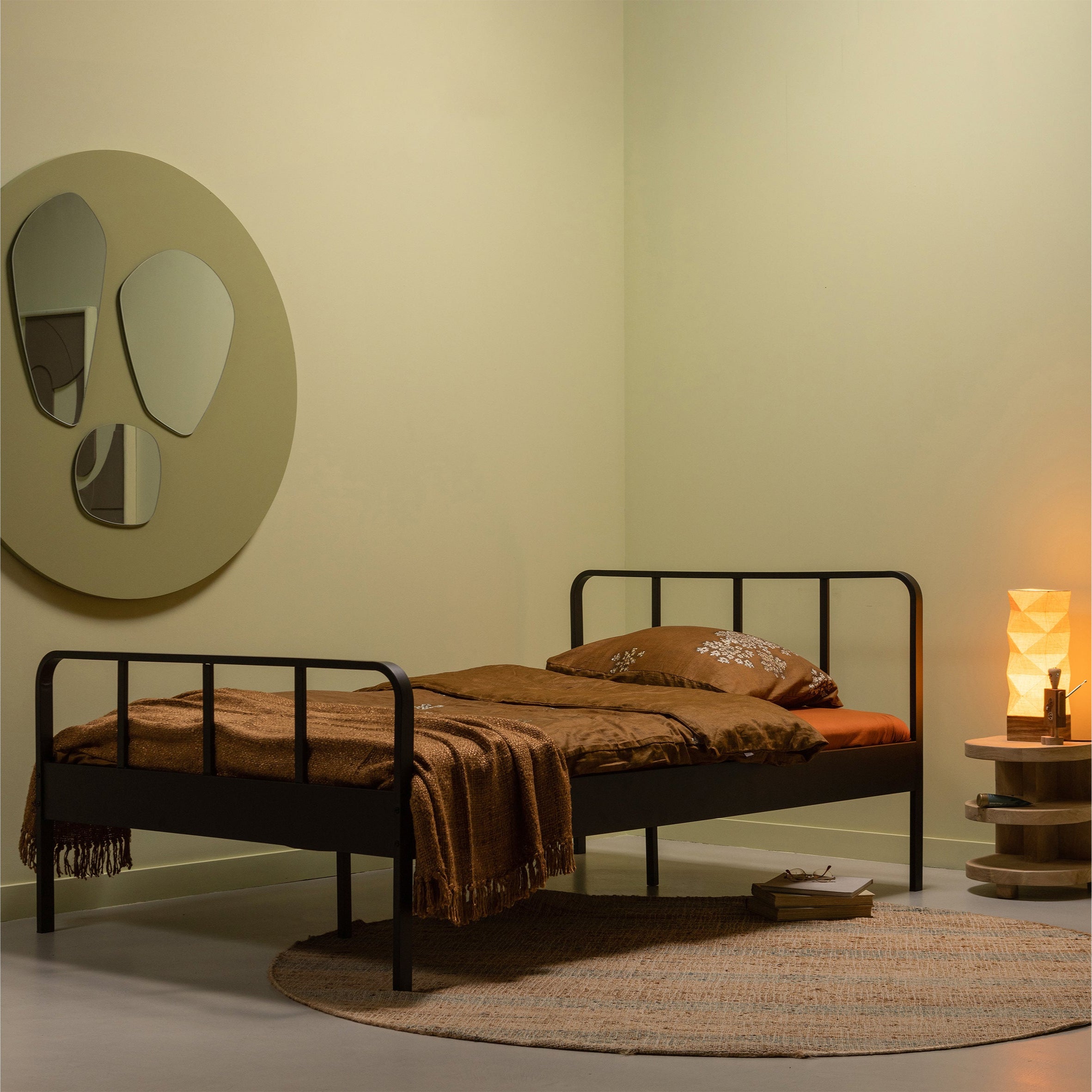 Posteľ MEES čierna