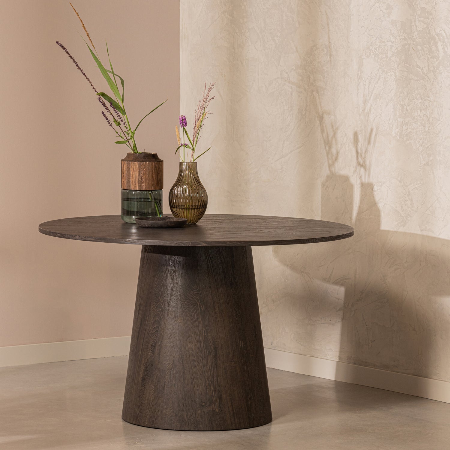 Maan brown round table
