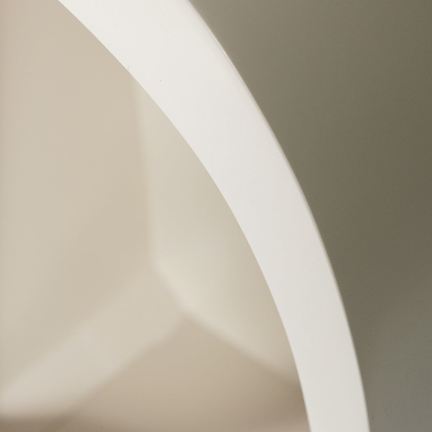 Nástenná polica polkruhová NOAM šedá