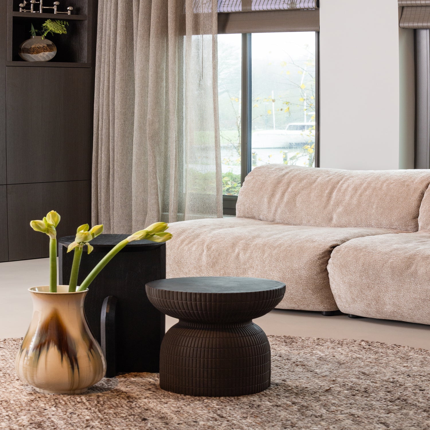 Bočný stolík SAMSON tmavohnedý