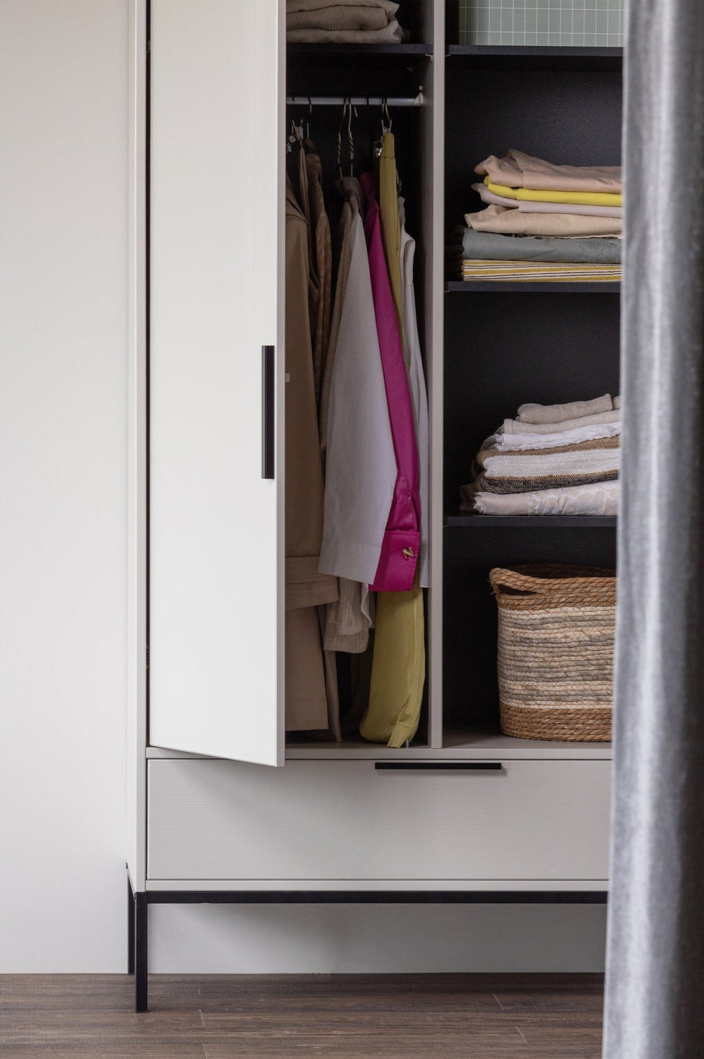 Dvojdverová skriňa ADAM borovica