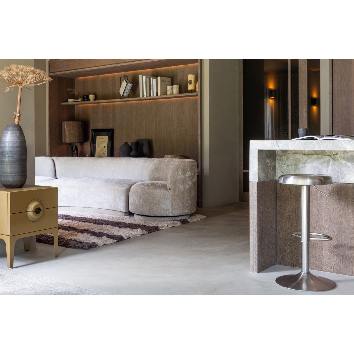 Nočná skrinka MERGE tmavý medový