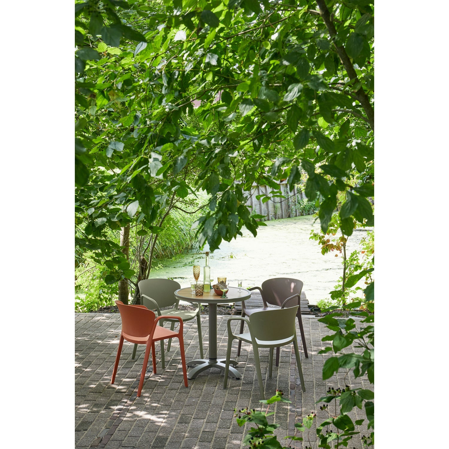 BENT Brown Garden Chair