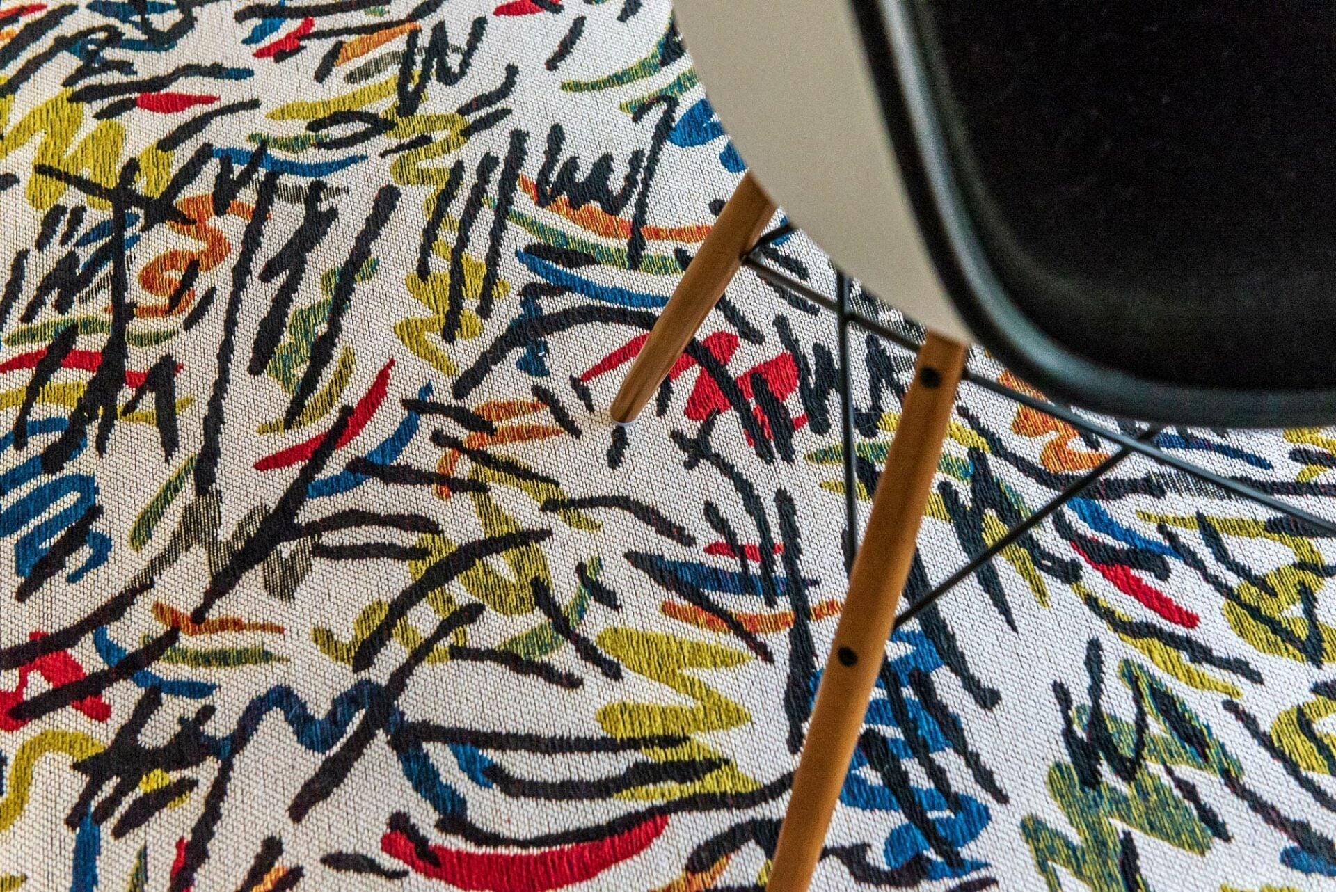 Kruhový koberec GRAFITTO STREET GRAPH abstraktný vzor