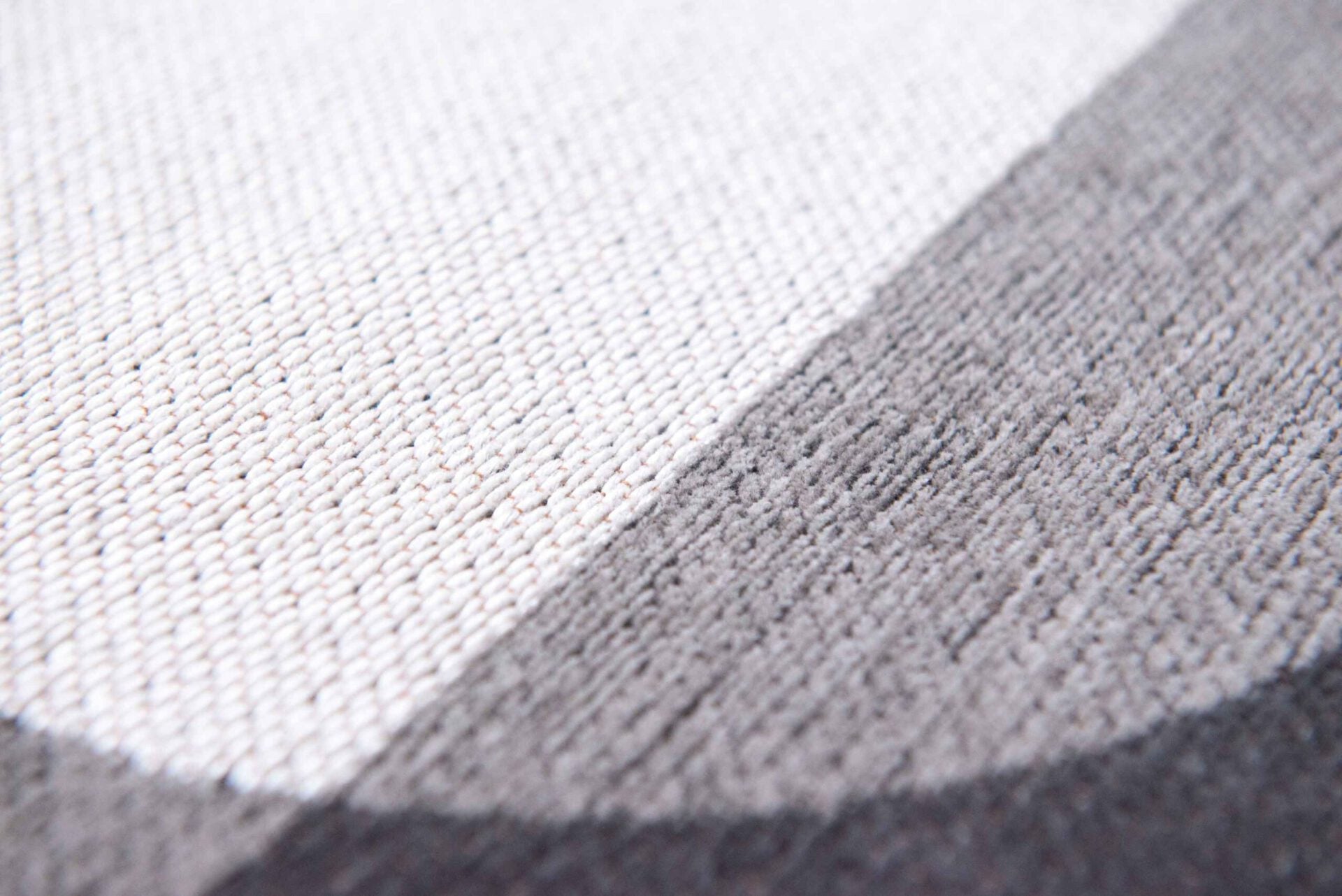 Koberec MODULE SAXON BEIGE šedo-čierny