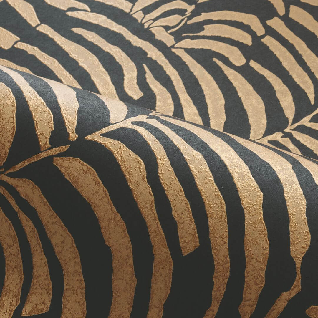 Metallic wallpaper with a plant motif of fern leaves NOBILE - NOIR/DORÉ black with gold