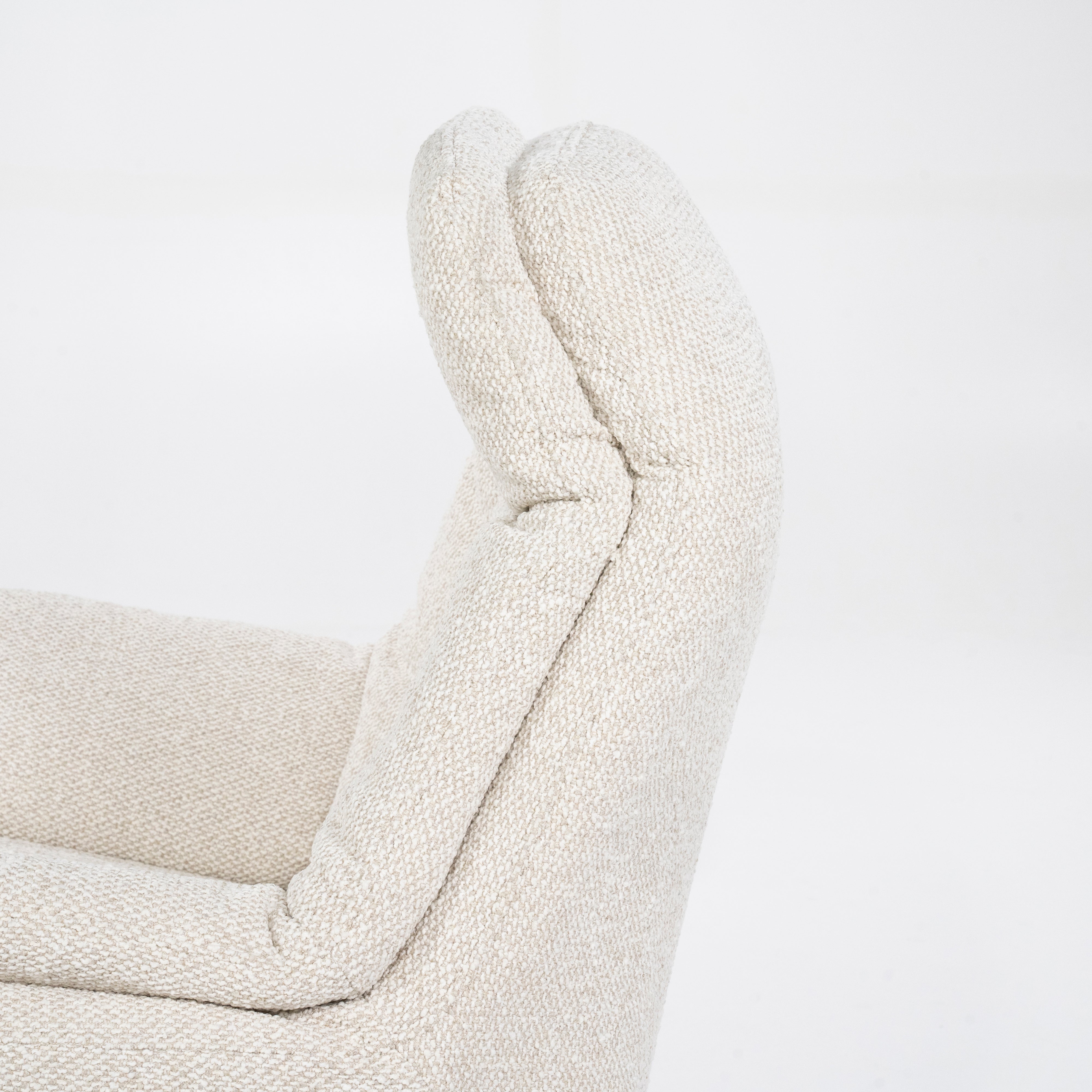 Fotel s podnožkou CALEB béžový s čiernym podstavcom