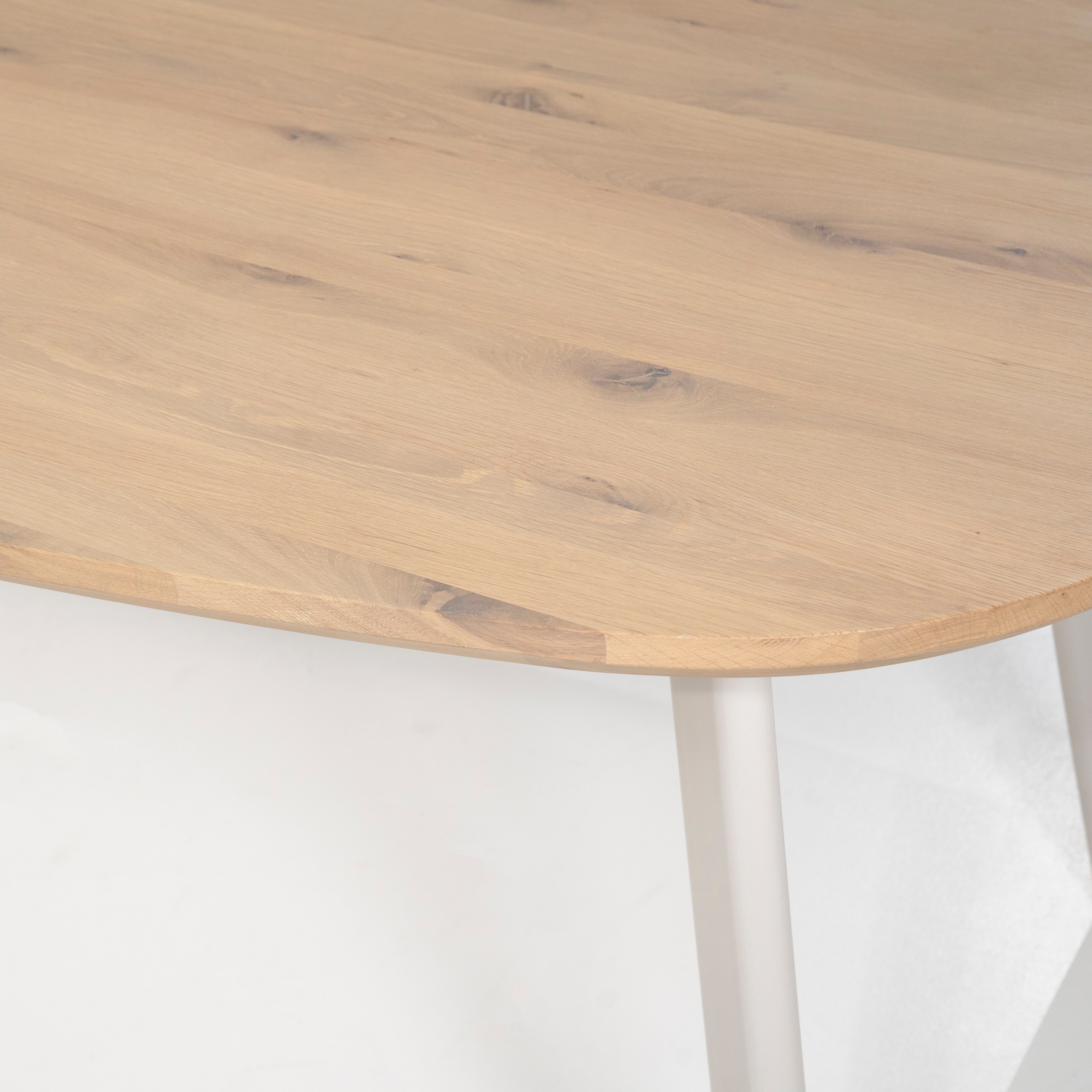 Ovalný stôl DION z dubového dreva s kovovou základňou