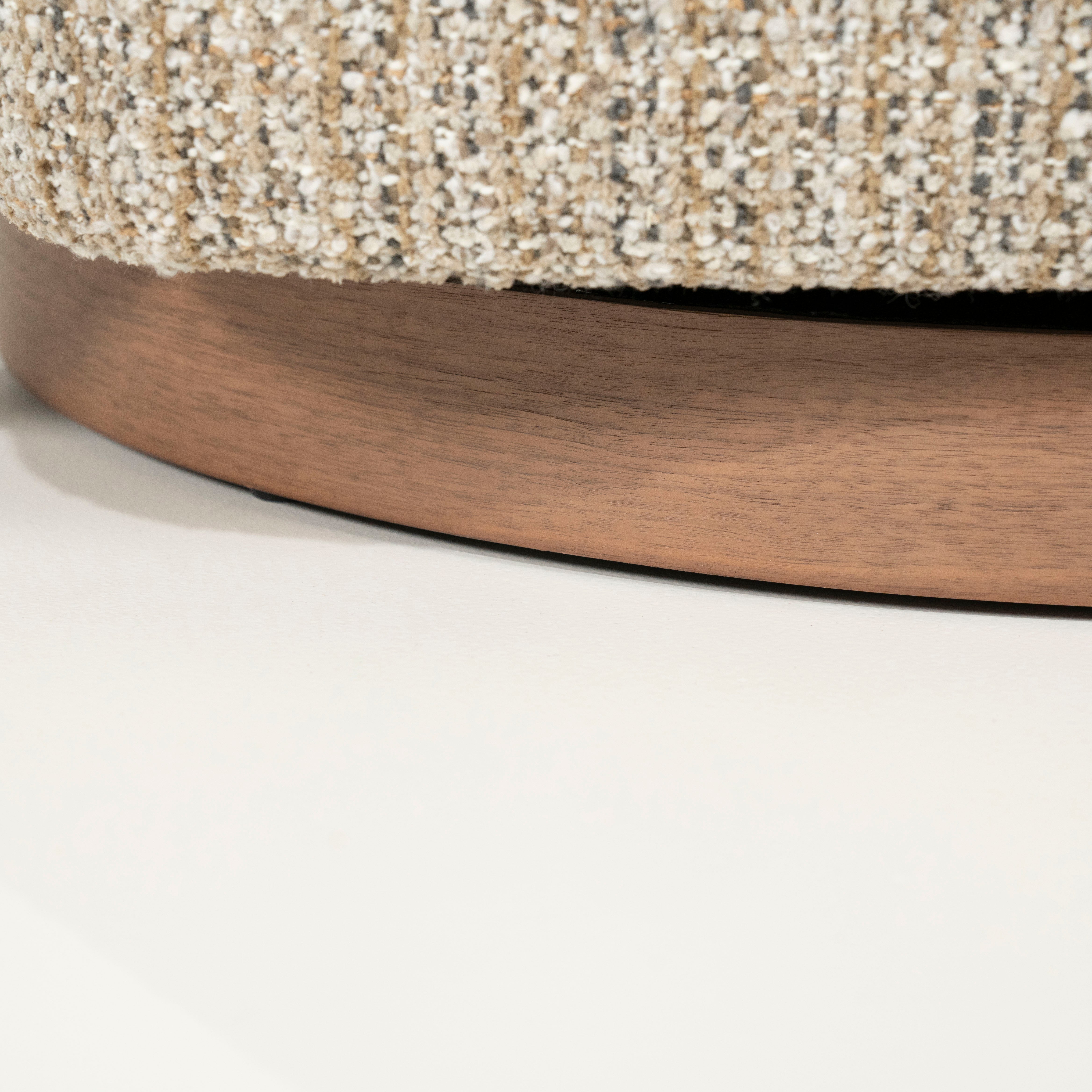 Otočný kreslo JORDAN béžové s drevenou základňou