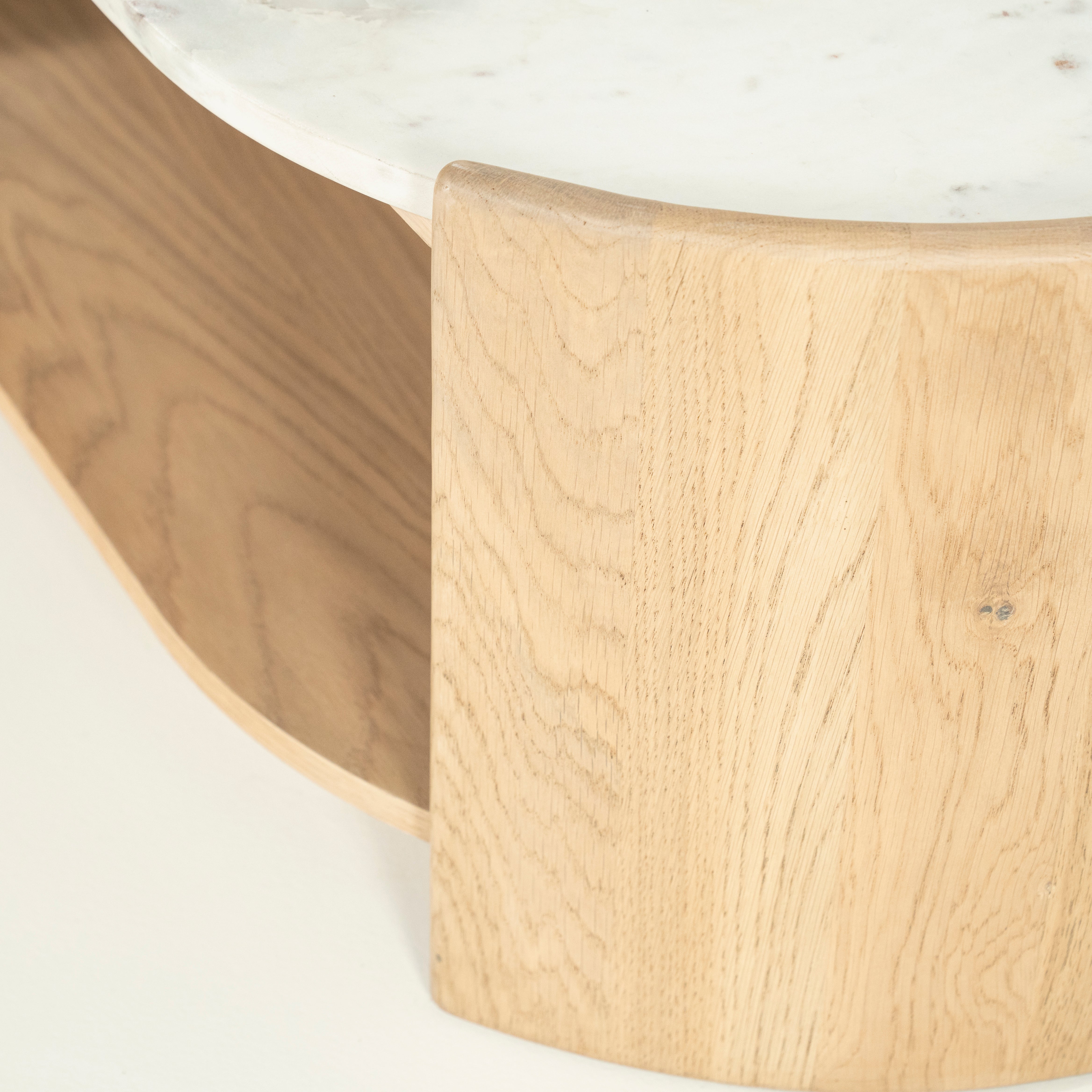 Kávový stolík DON z dubového dreva s mramorovou doskou