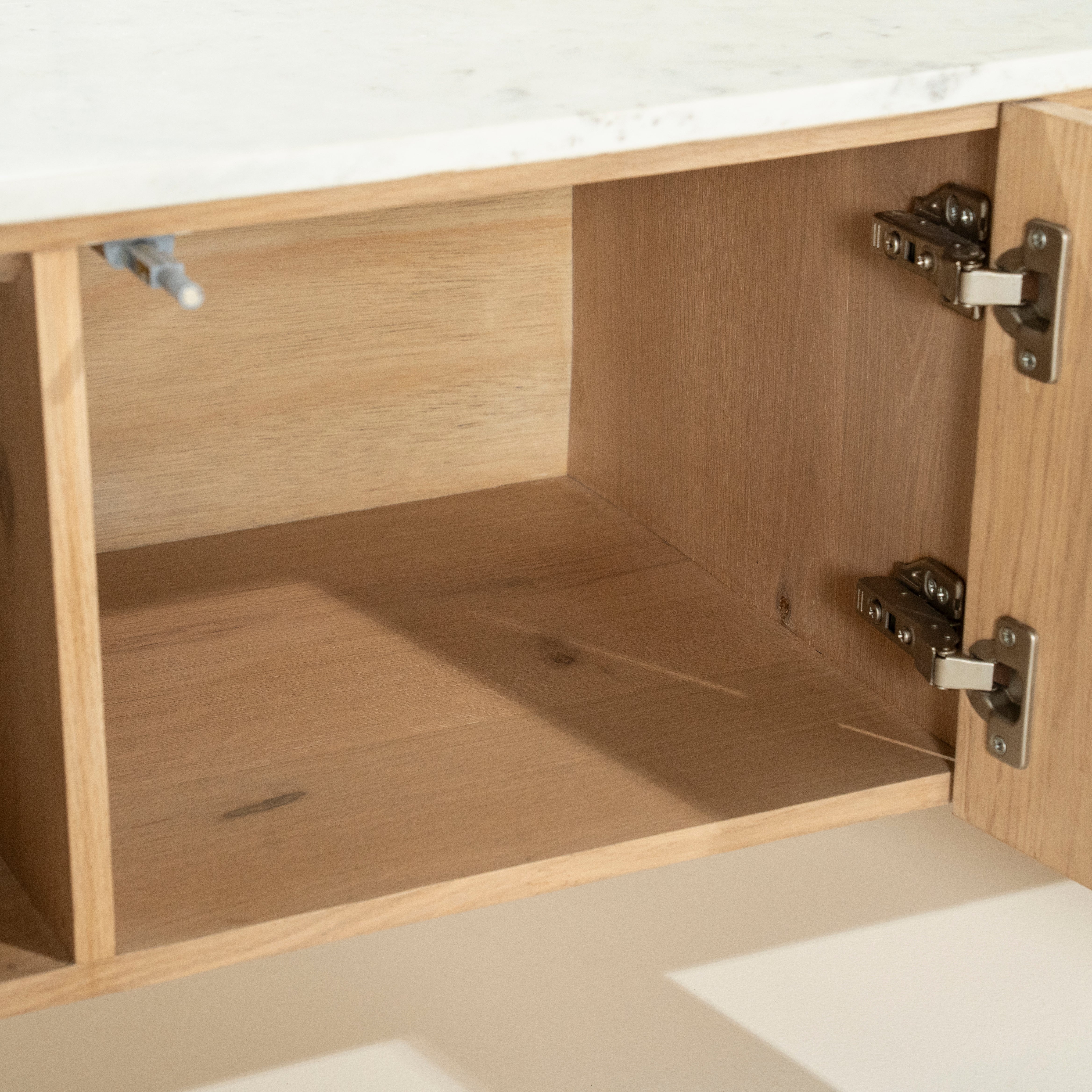 Televízna skrinka DON z dubového dreva s mramorovou doskou