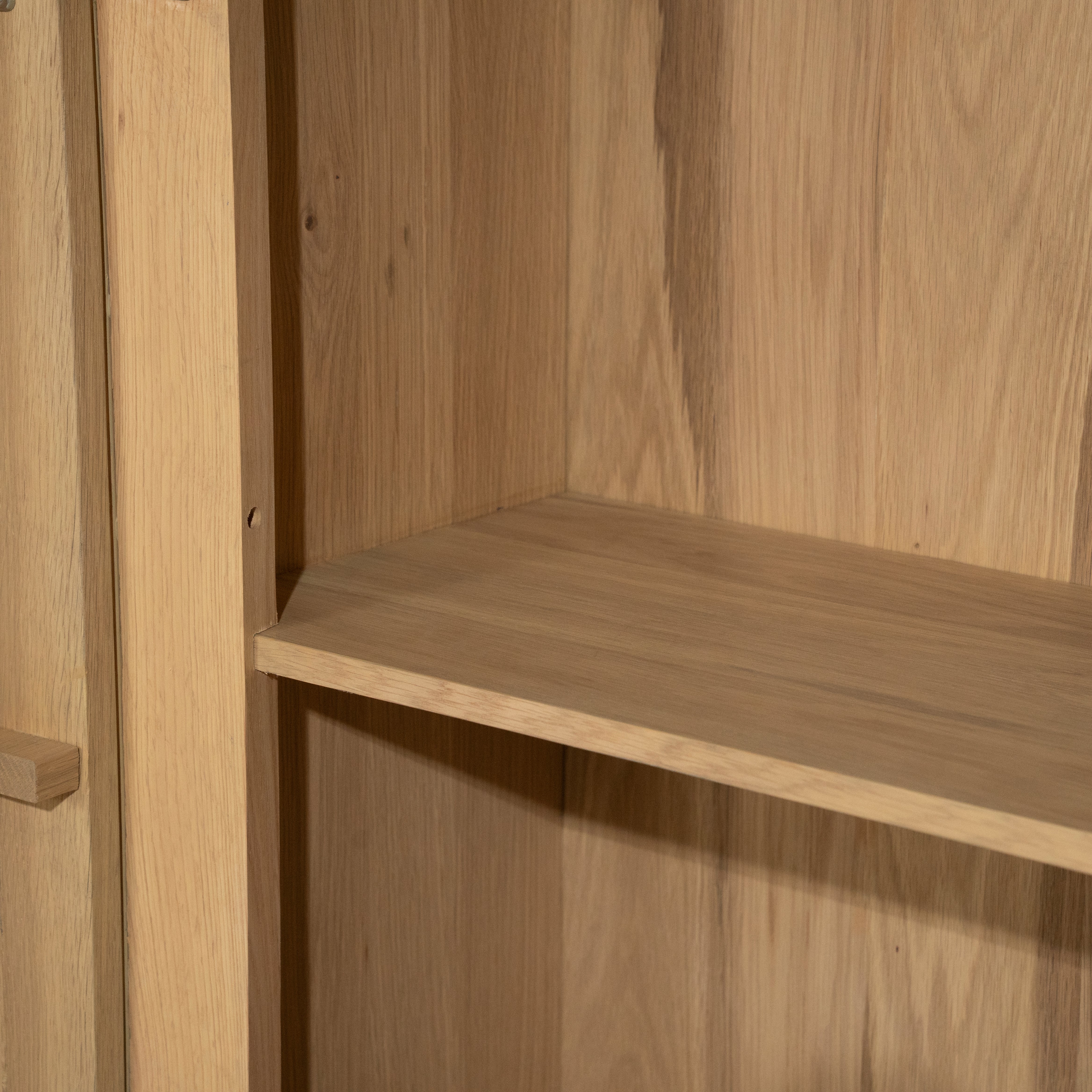 Skriňa JOSH z dubového dreva