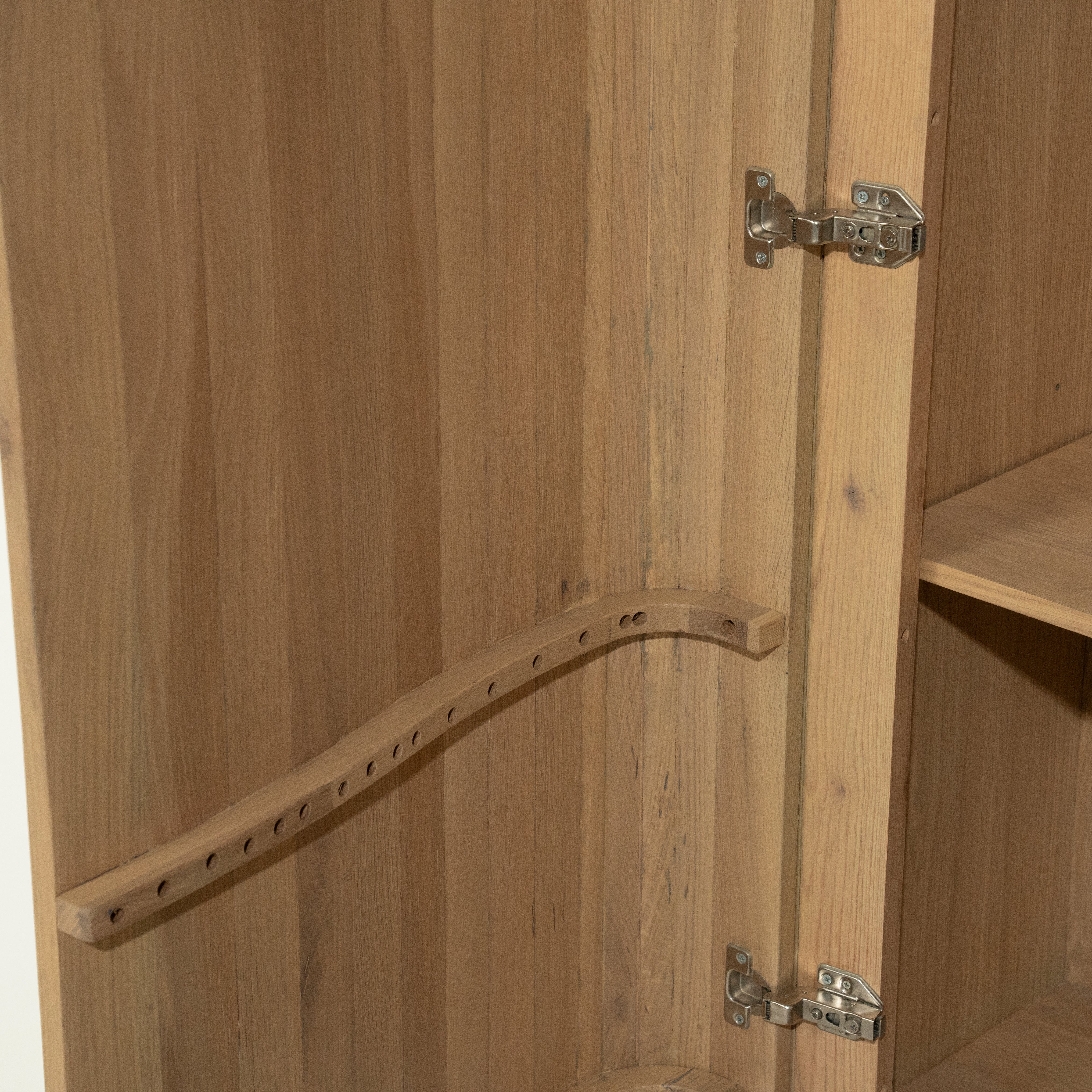 Skriňa JOSH z dubového dreva