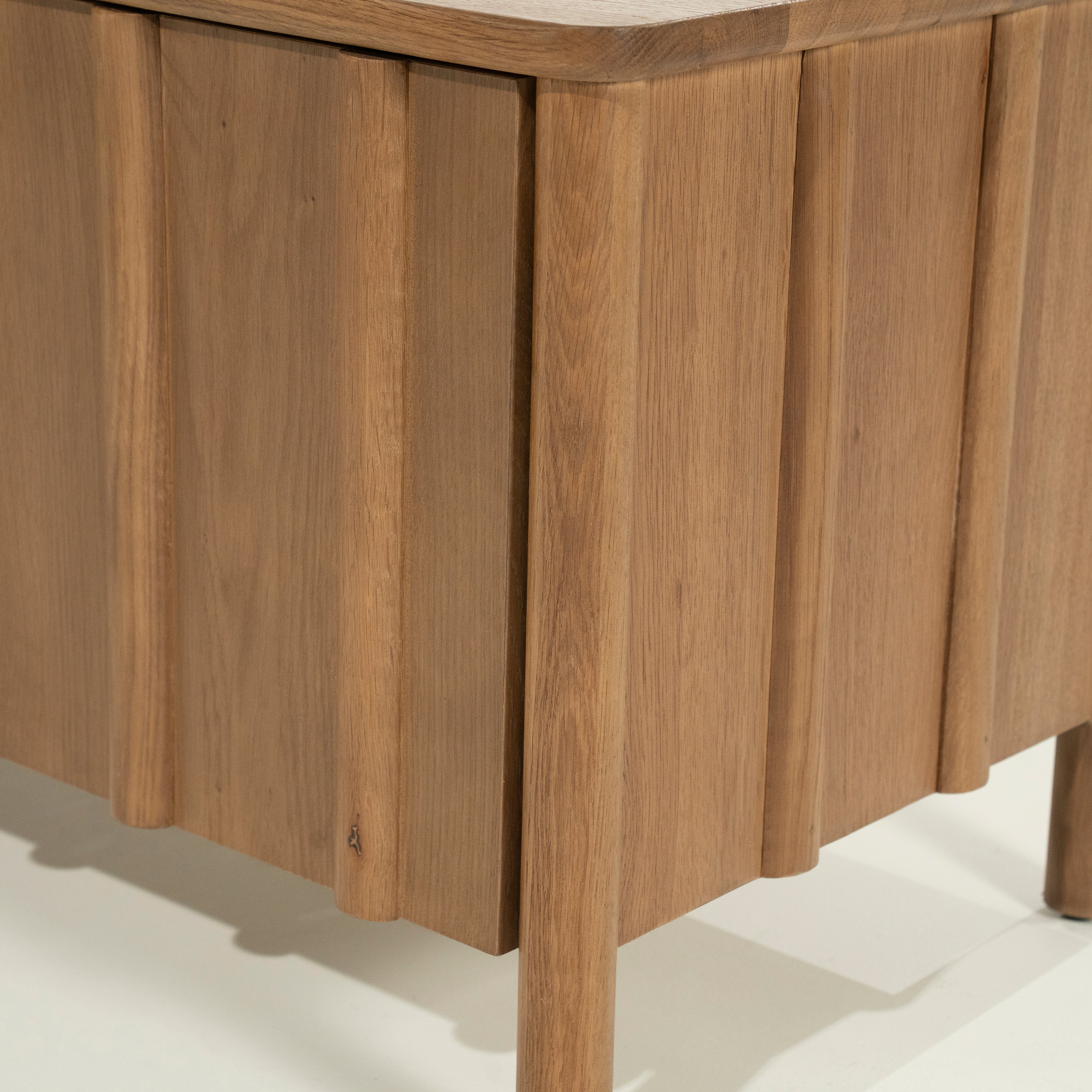 Televízna skrinka JAKE tmavé dubové drevo