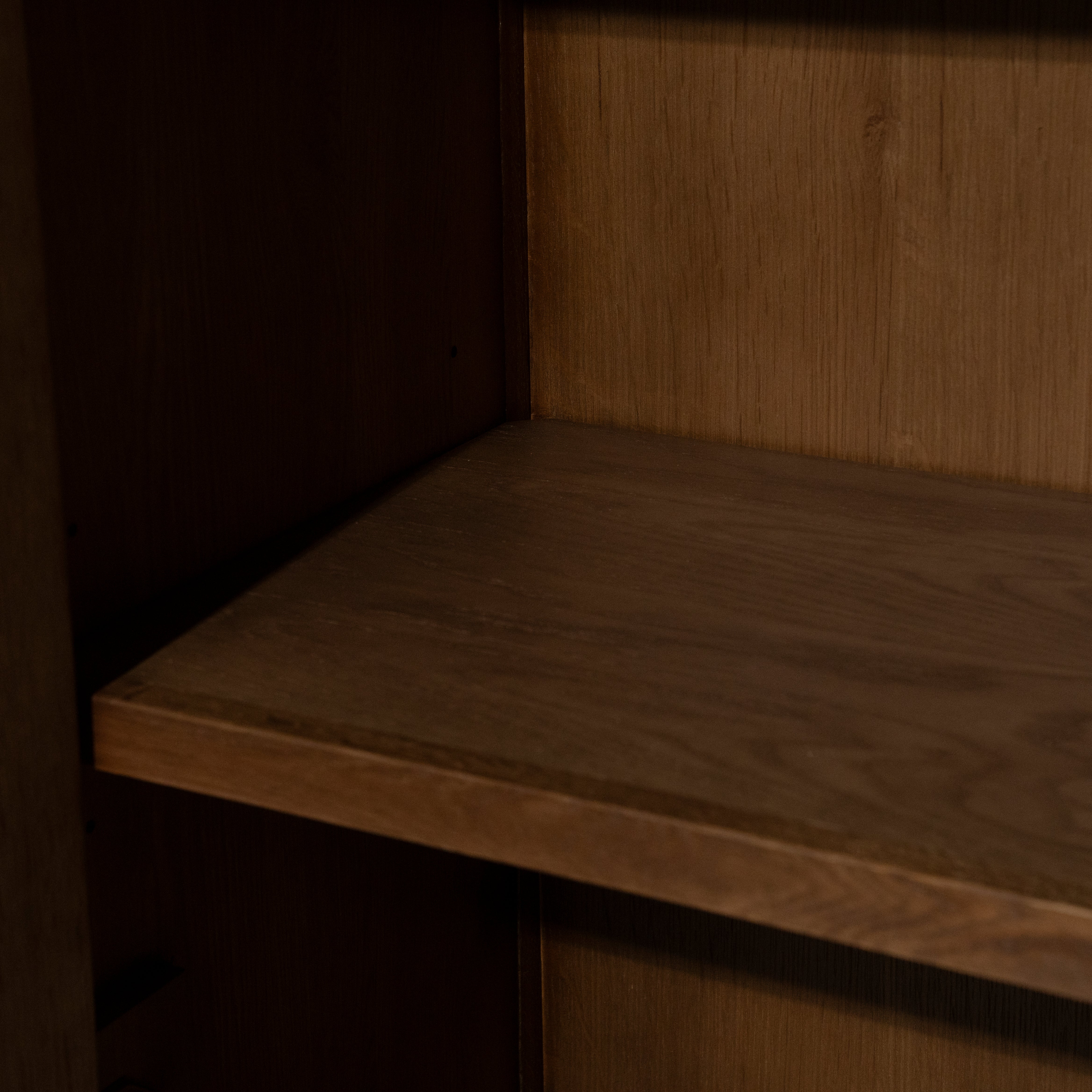 Skriňa JAKE tmavé dubové drevo