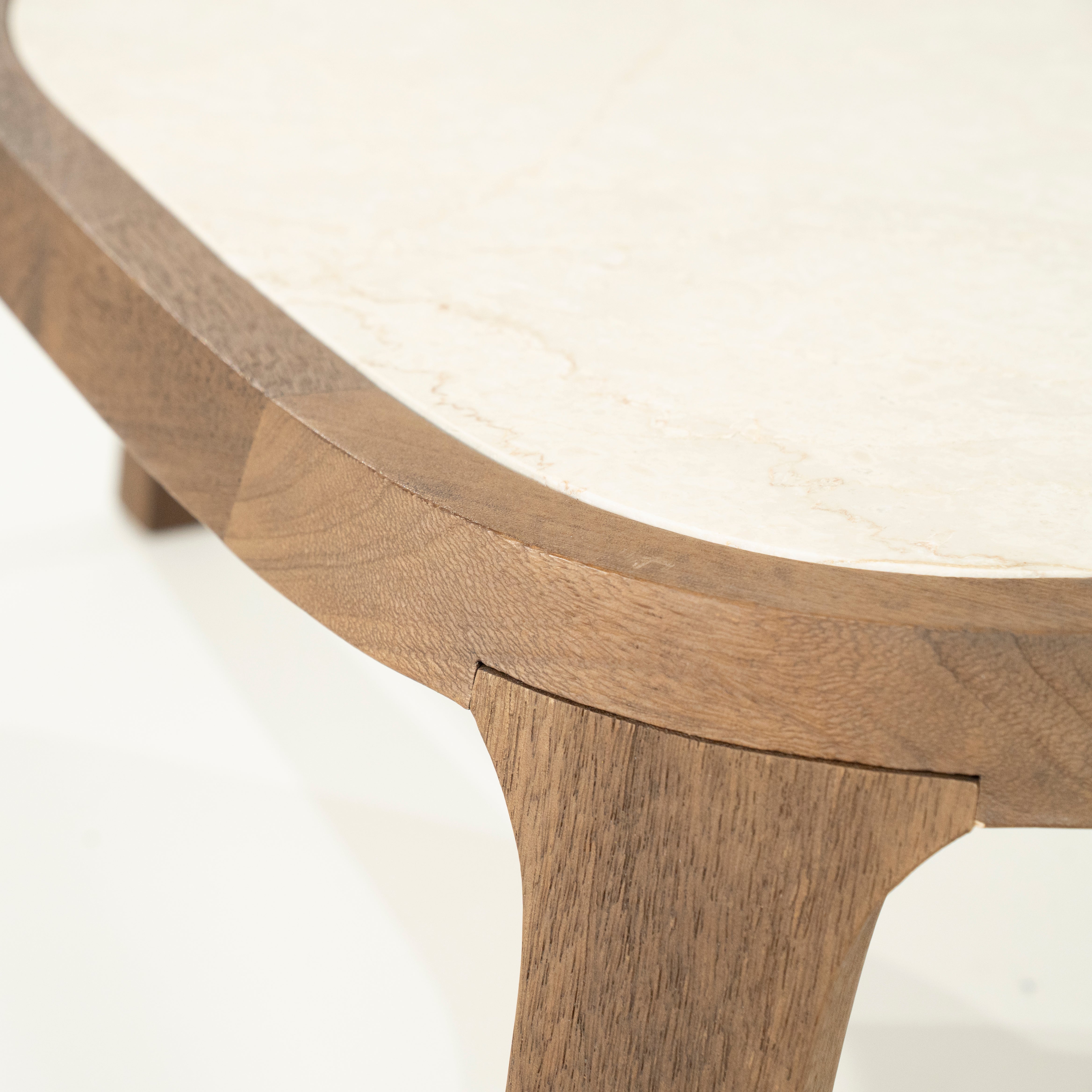 Kávový stolík FRED krémový mramor s drevenou základňou