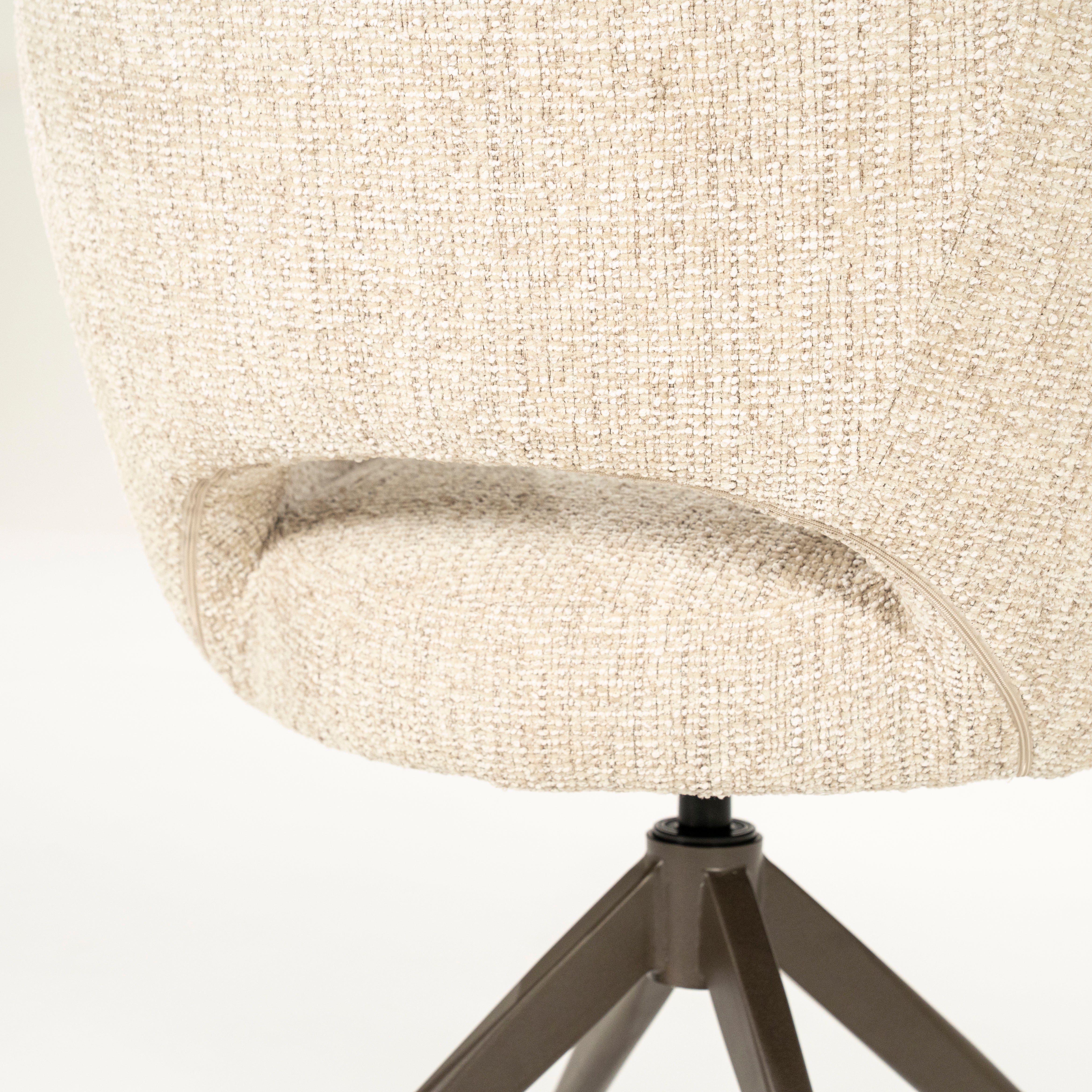 Otočné kreslo ALISSA béžové s tmavohnedým podstavcom