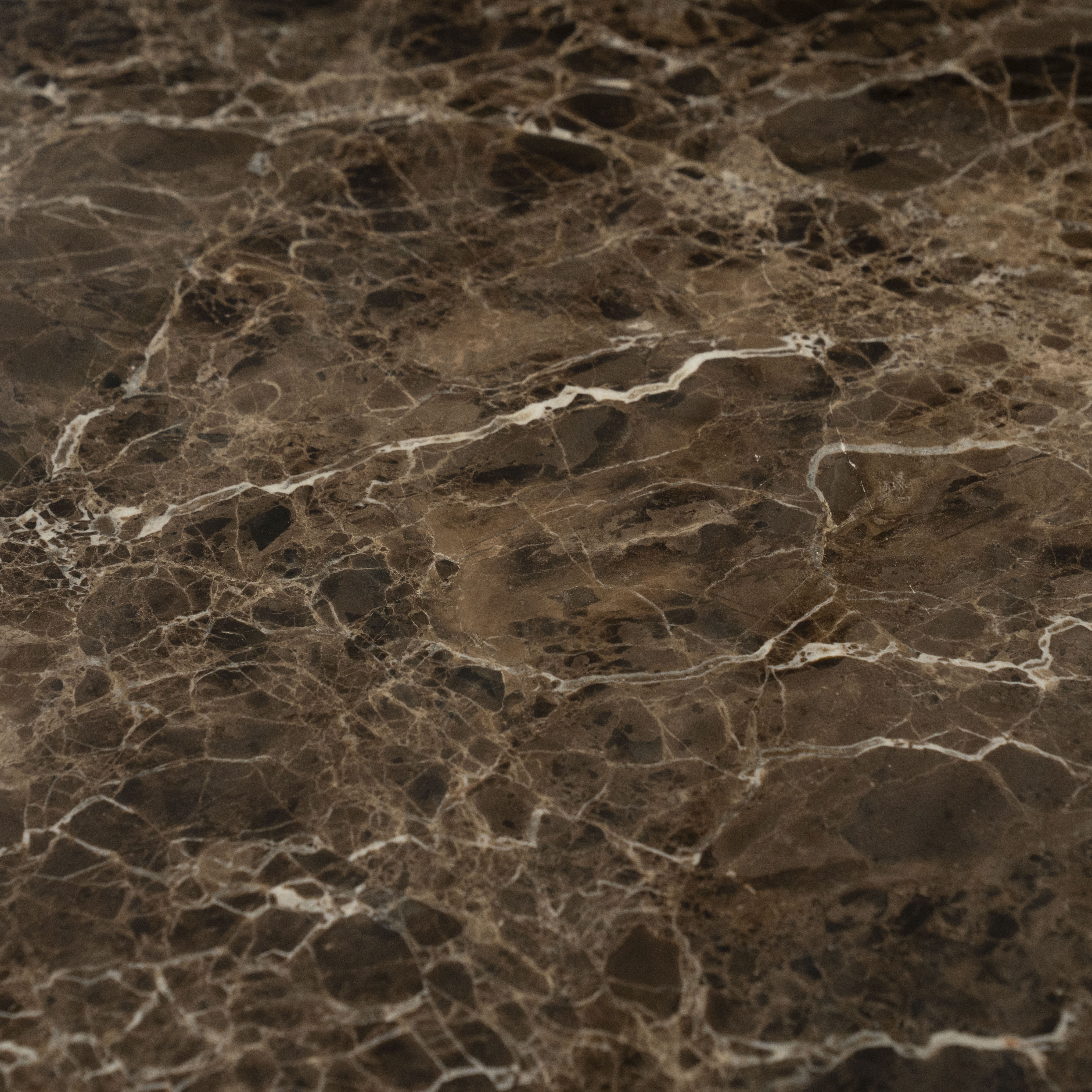 Okrúhly stôl LUIGI hnedý mramor s kovovou základňou