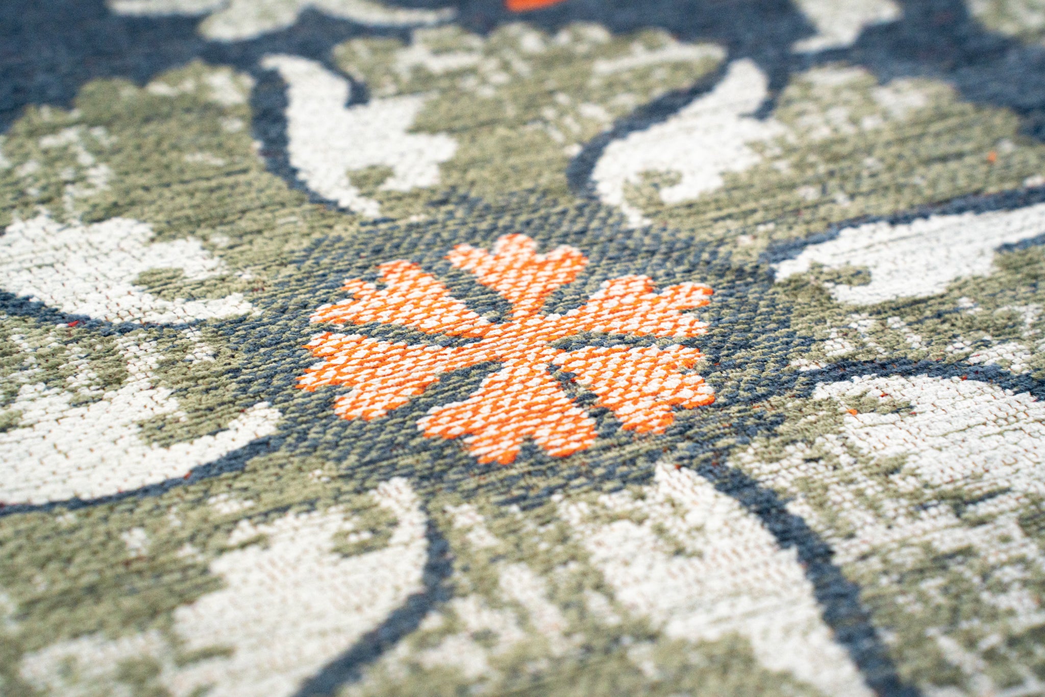 Koberec SUZANI NORDIC modrý so sivou a oranžovou