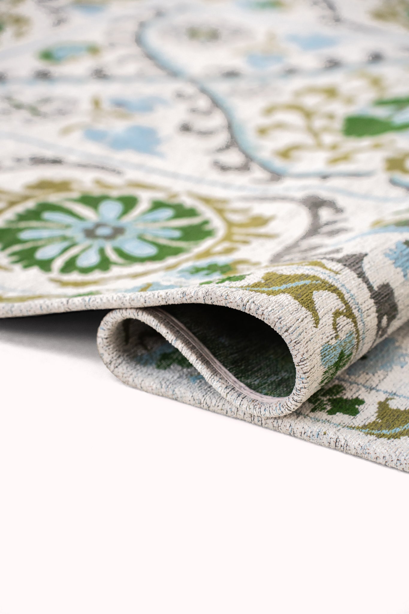 Koberec SUZANI SLAVIA zlomená biela so zelenou a modrou