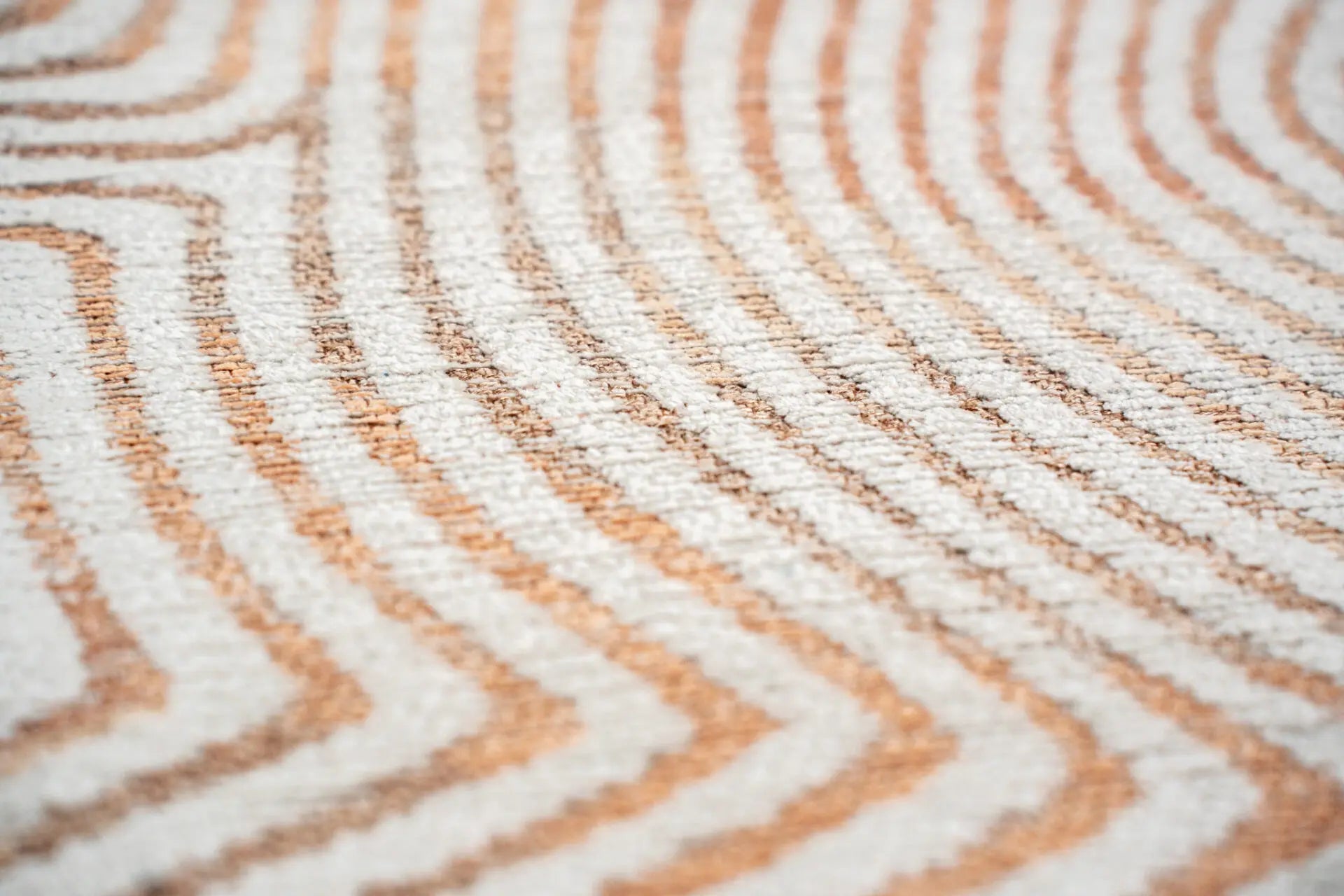 Okrúhly koberec CORAL INDIAN SAND oranžový s béžovou