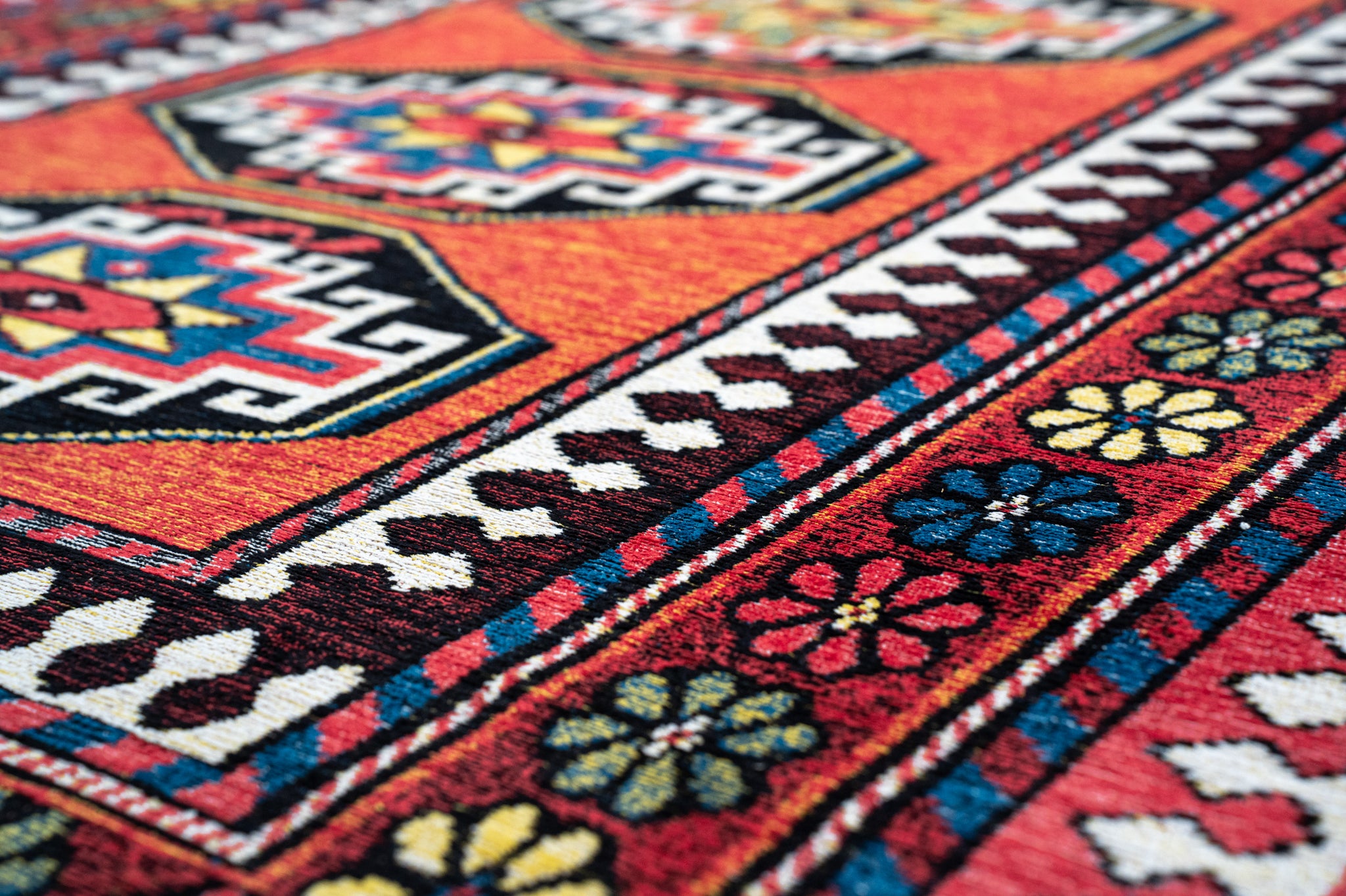 Koberec ANTALIA ČERVENÝ MIX