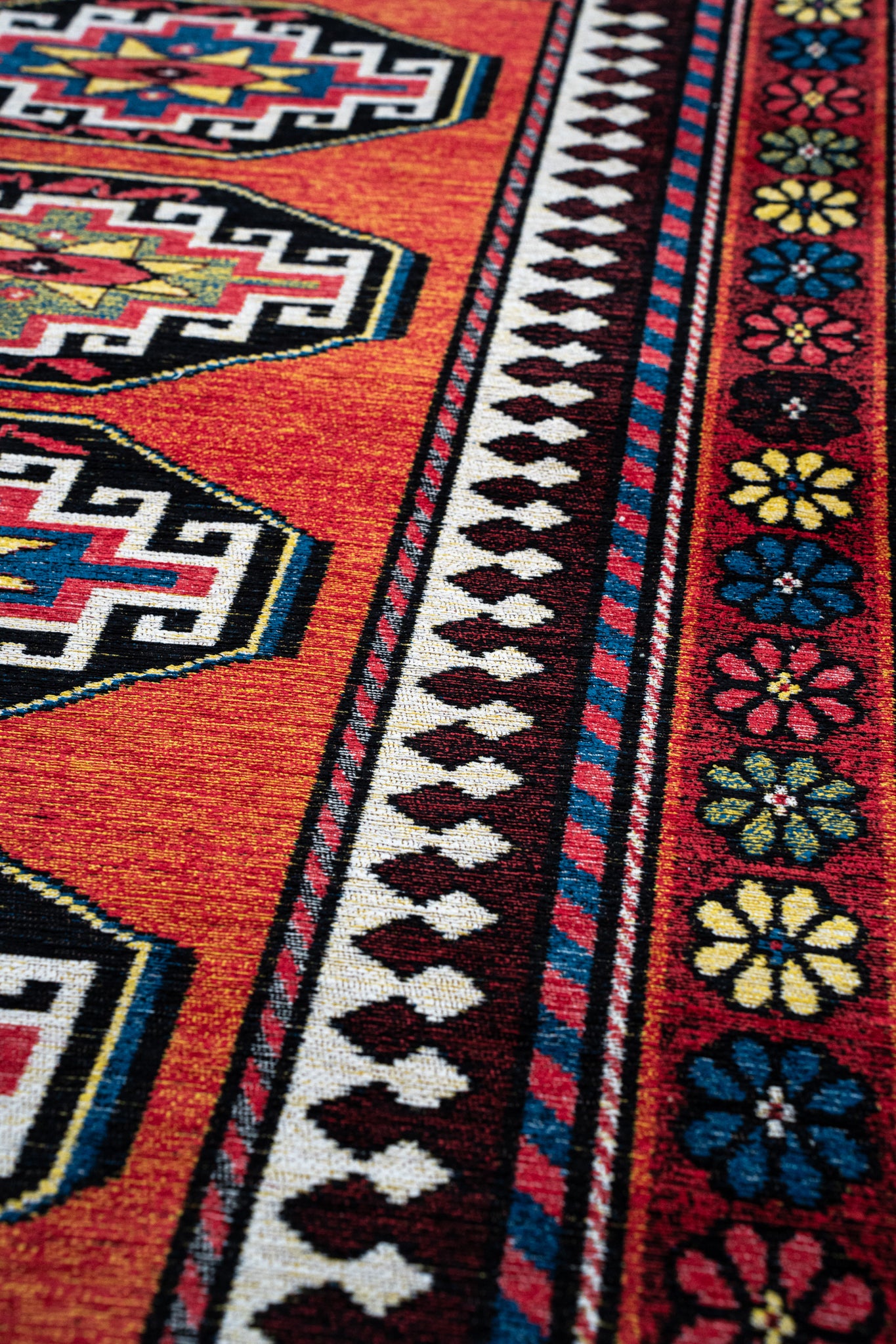 Koberec ANTALIA ČERVENÝ MIX