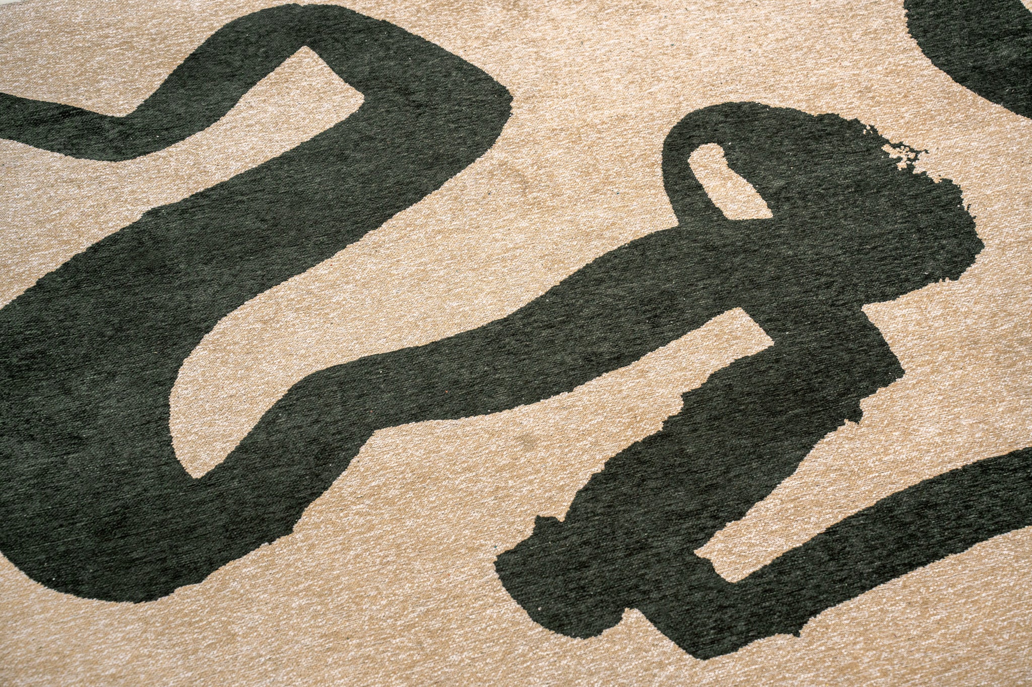 Koberec RIBBON béžový s tmavozelenou