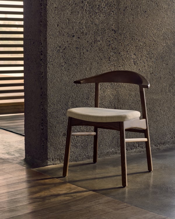 Stolička TIMONS béžový šenil s tmavým dubovým podstavcom