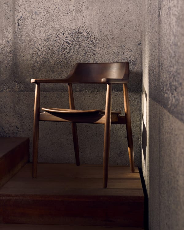 FONDES chair made of solid oak wood in walnut color